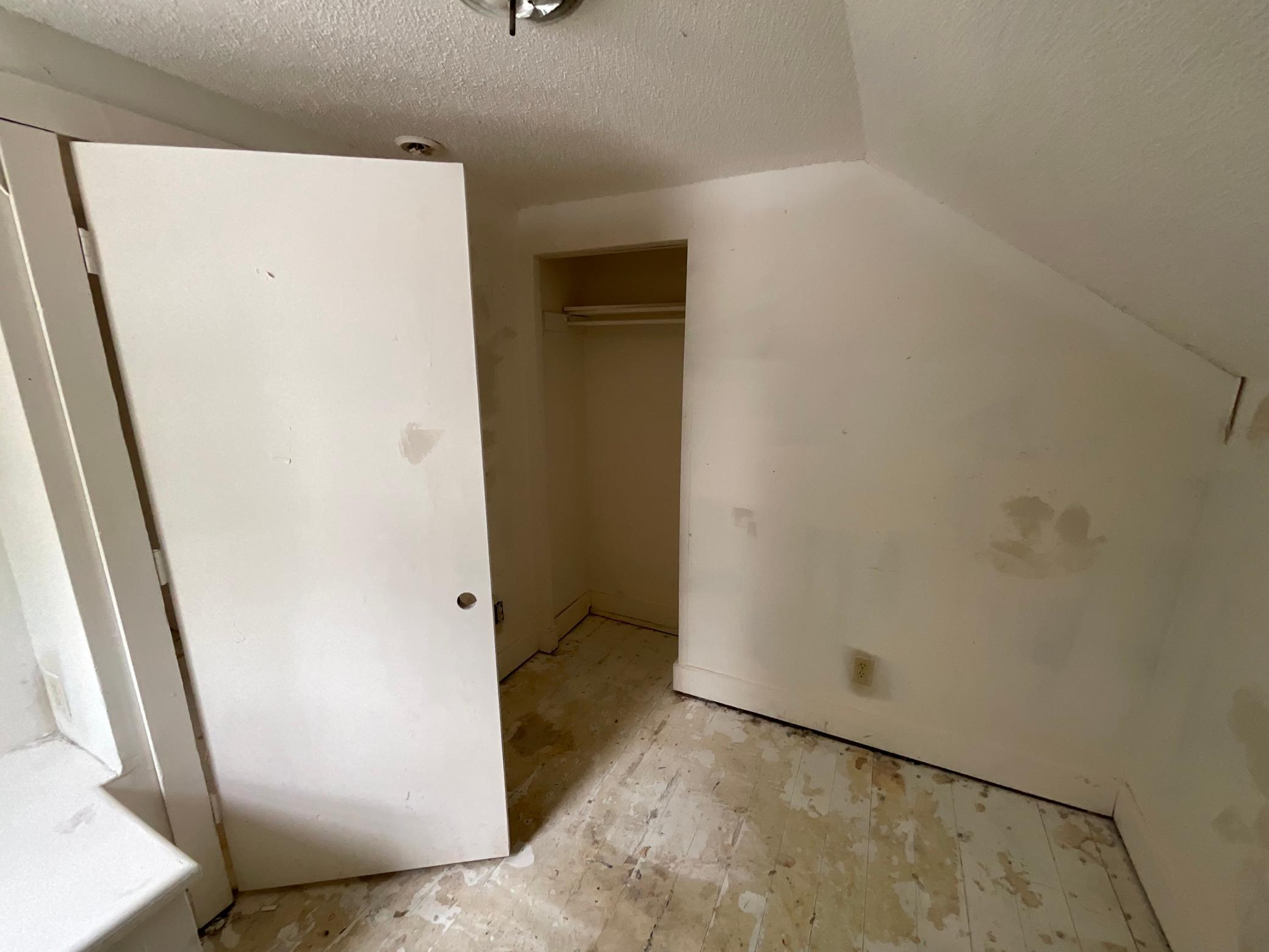 243 E 4th Street Property Photo 8