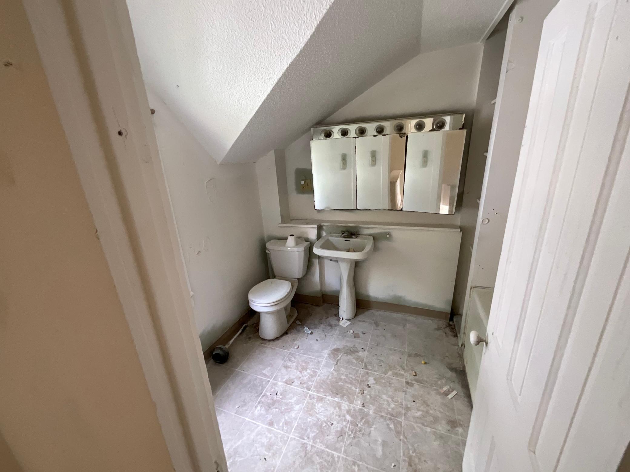 243 E 4th Street Property Photo 11