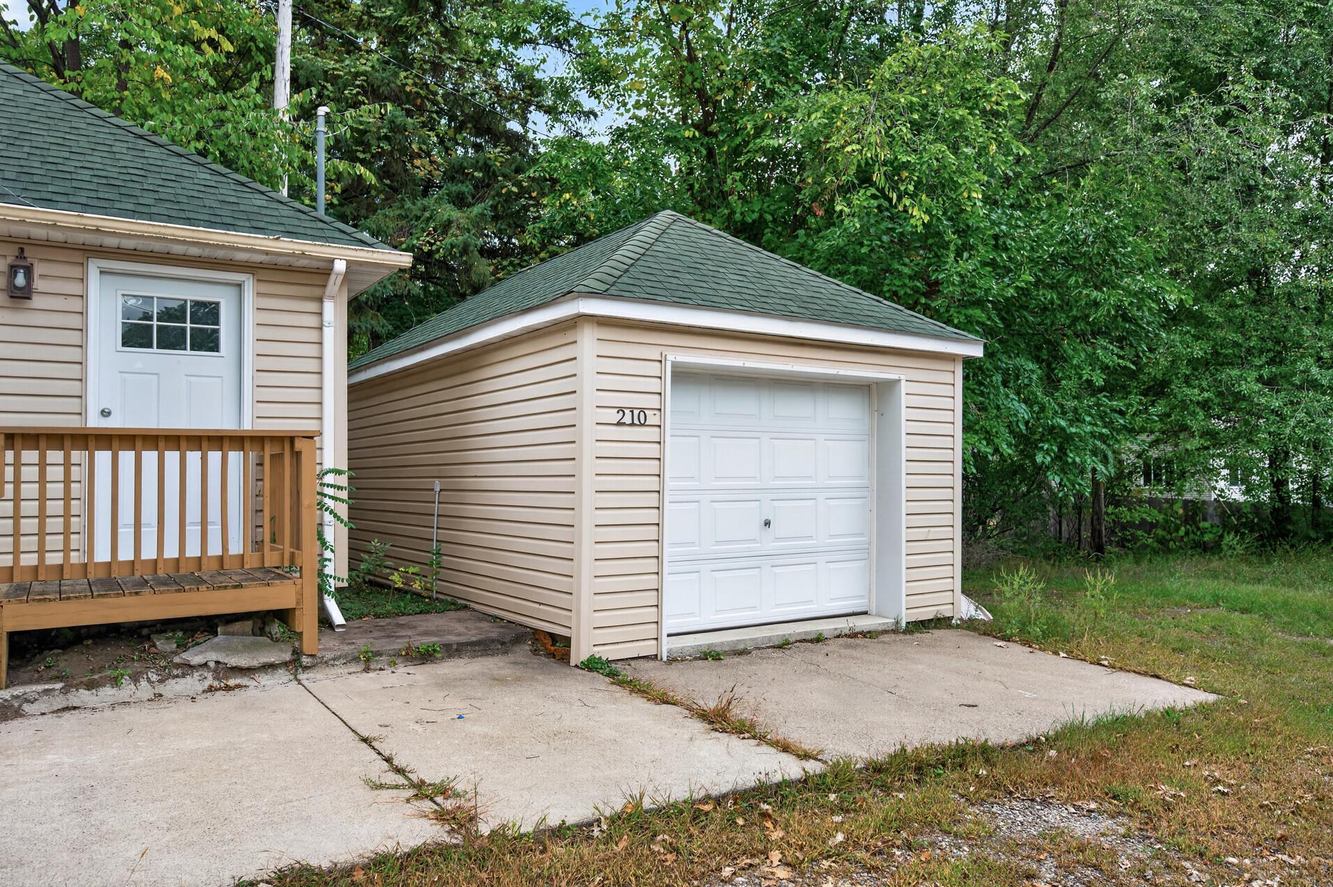 210 Euclid Avenue Property Photo 4