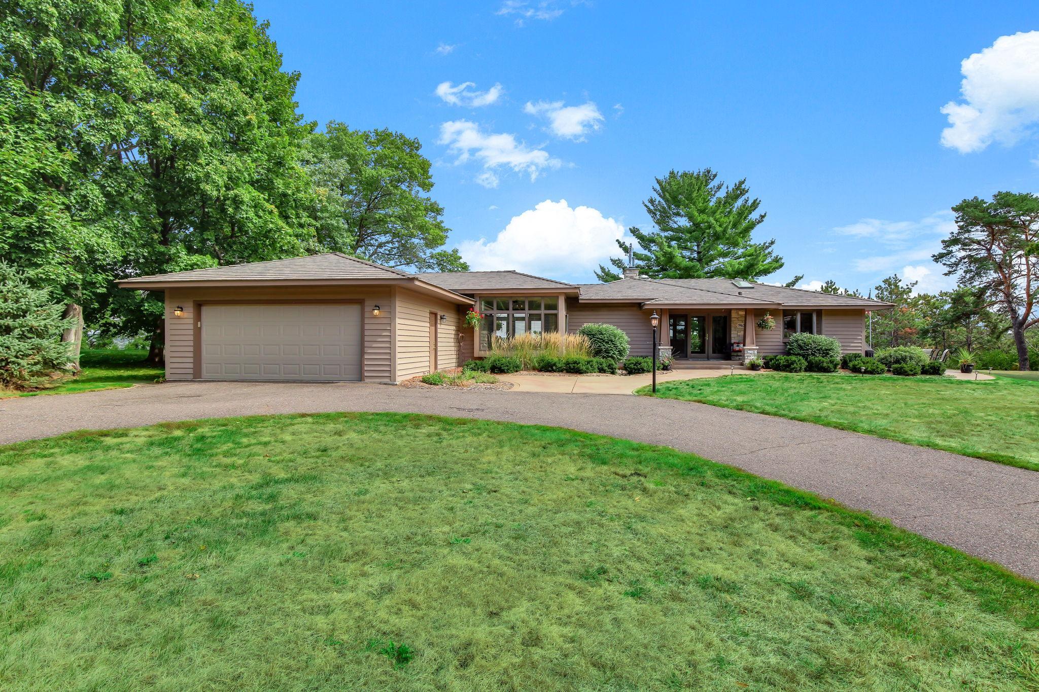 1963 Quant Avenue N Property Photo 4