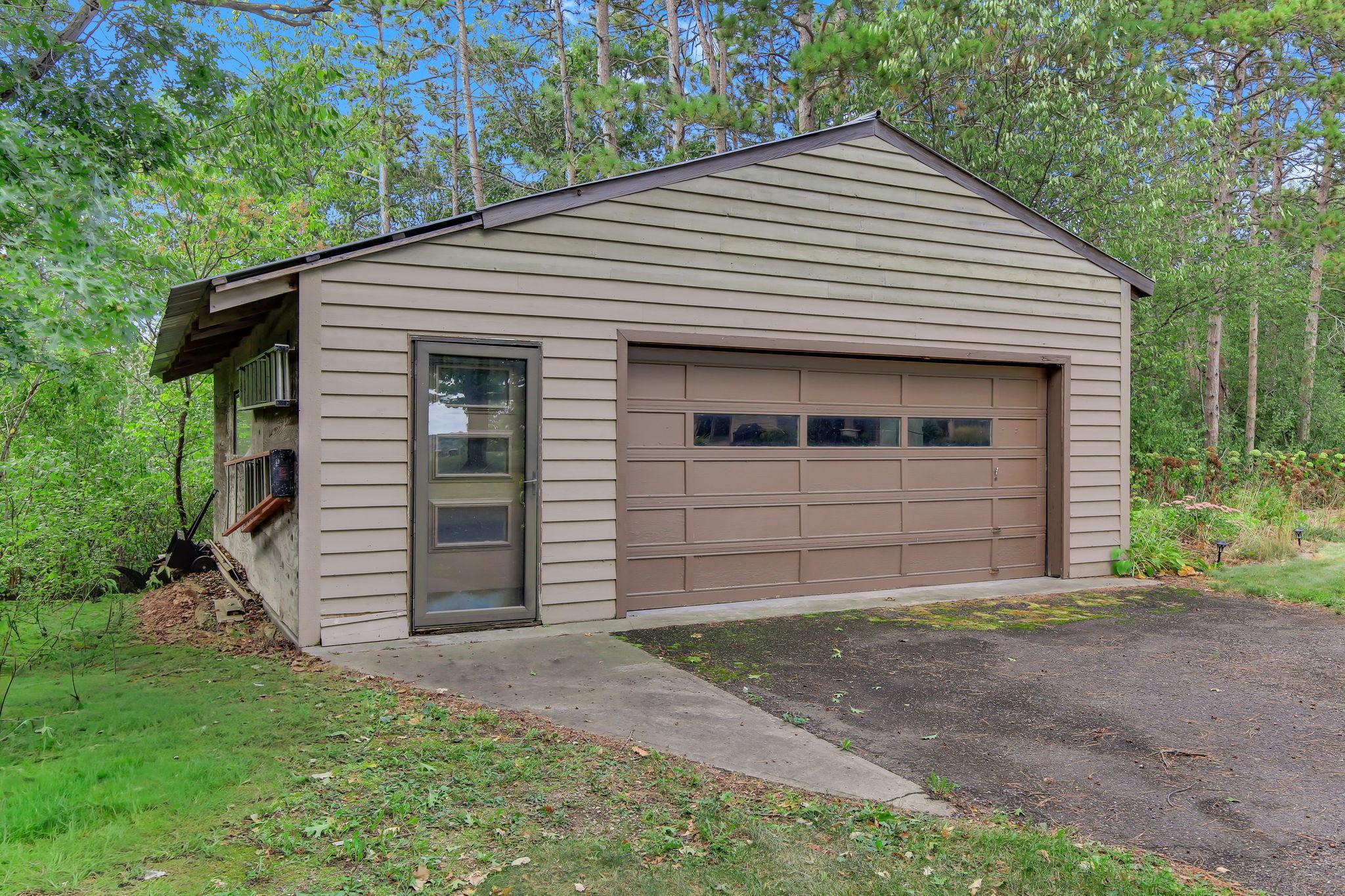 1963 Quant Avenue N Property Photo 5
