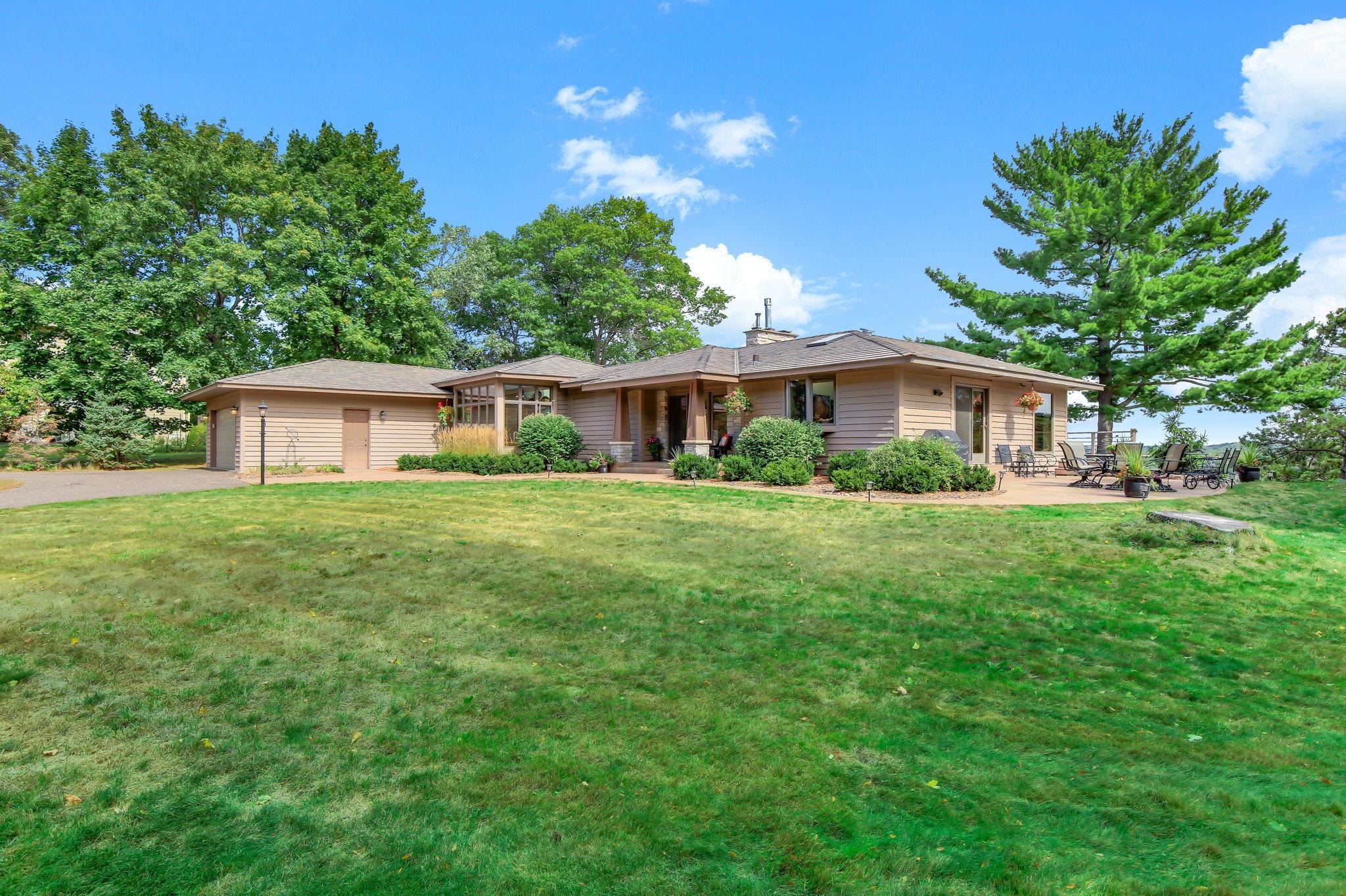 1963 Quant Avenue N Property Photo 6