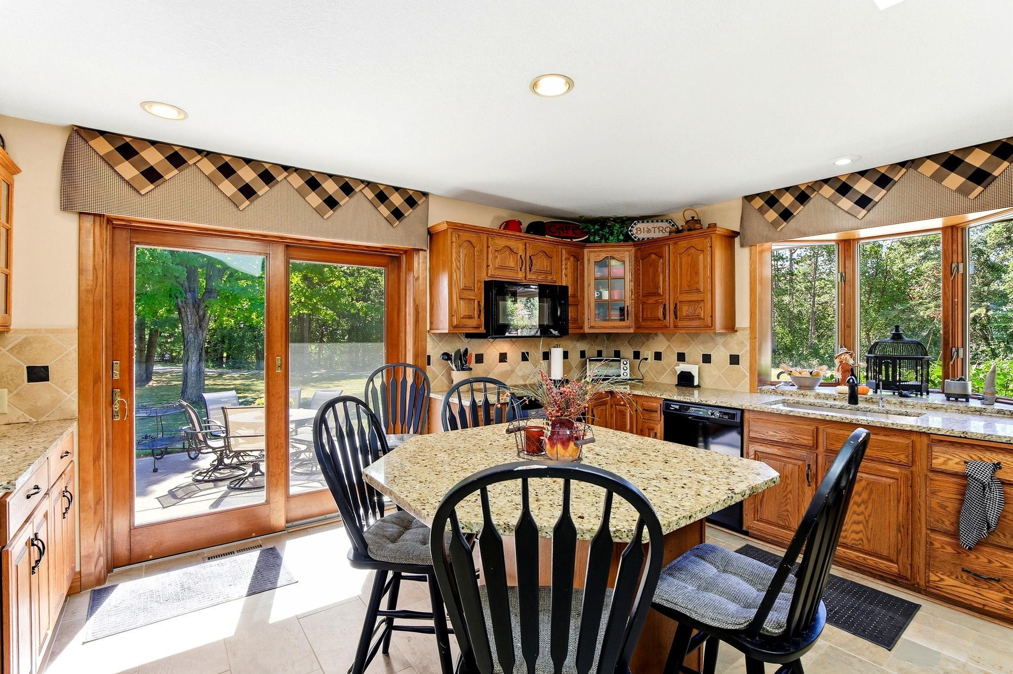 1963 Quant Avenue N Property Photo 32