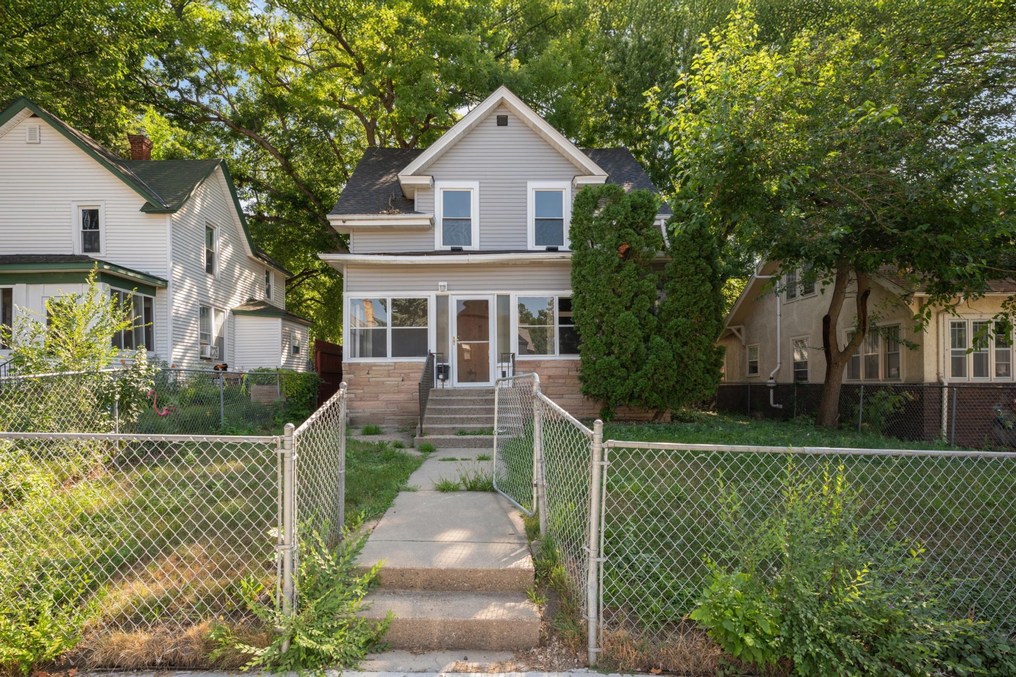 2630 Girard Avenue N Property Photo 1