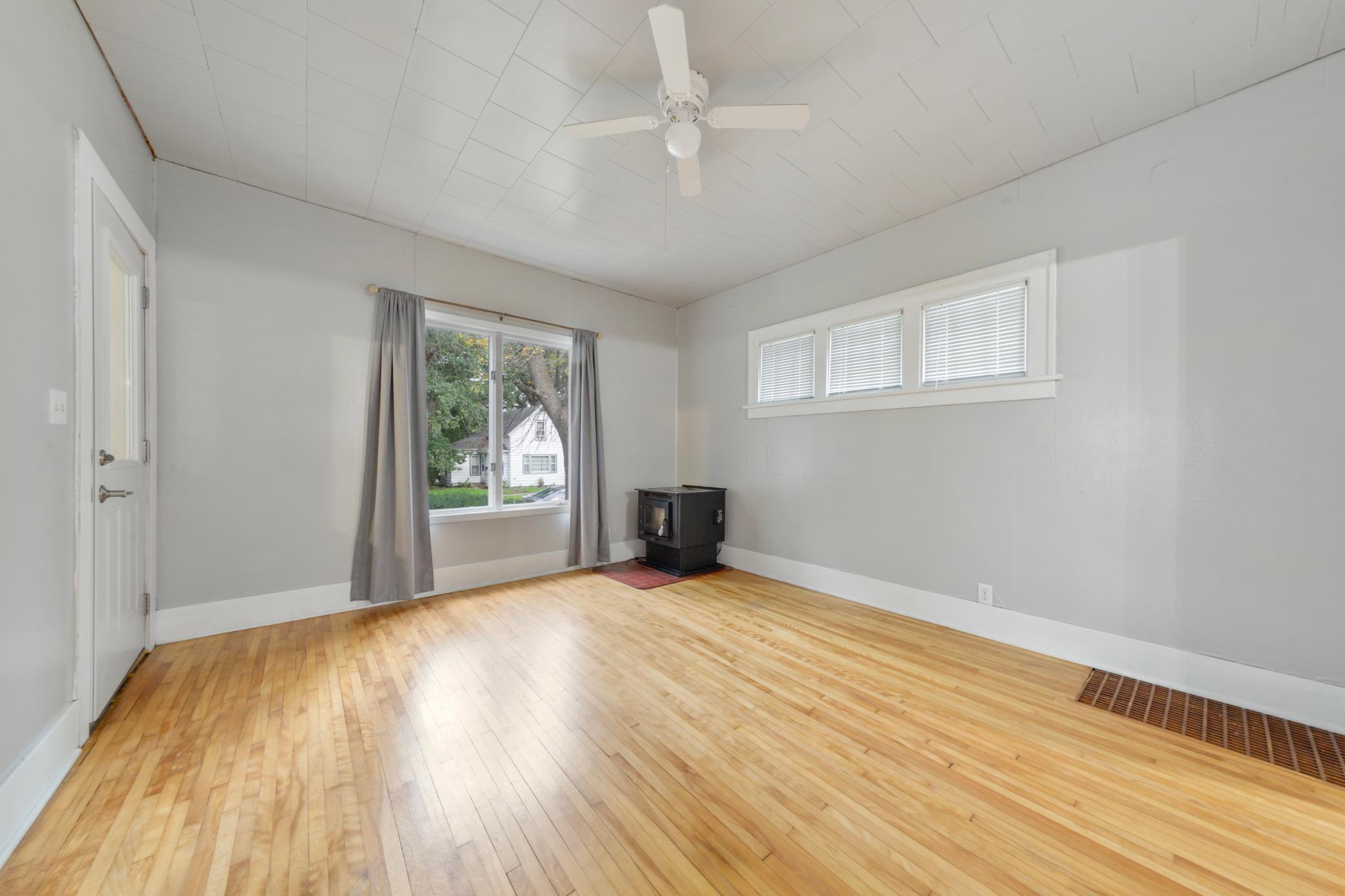 251 N Lincoln Street Property Photo 9
