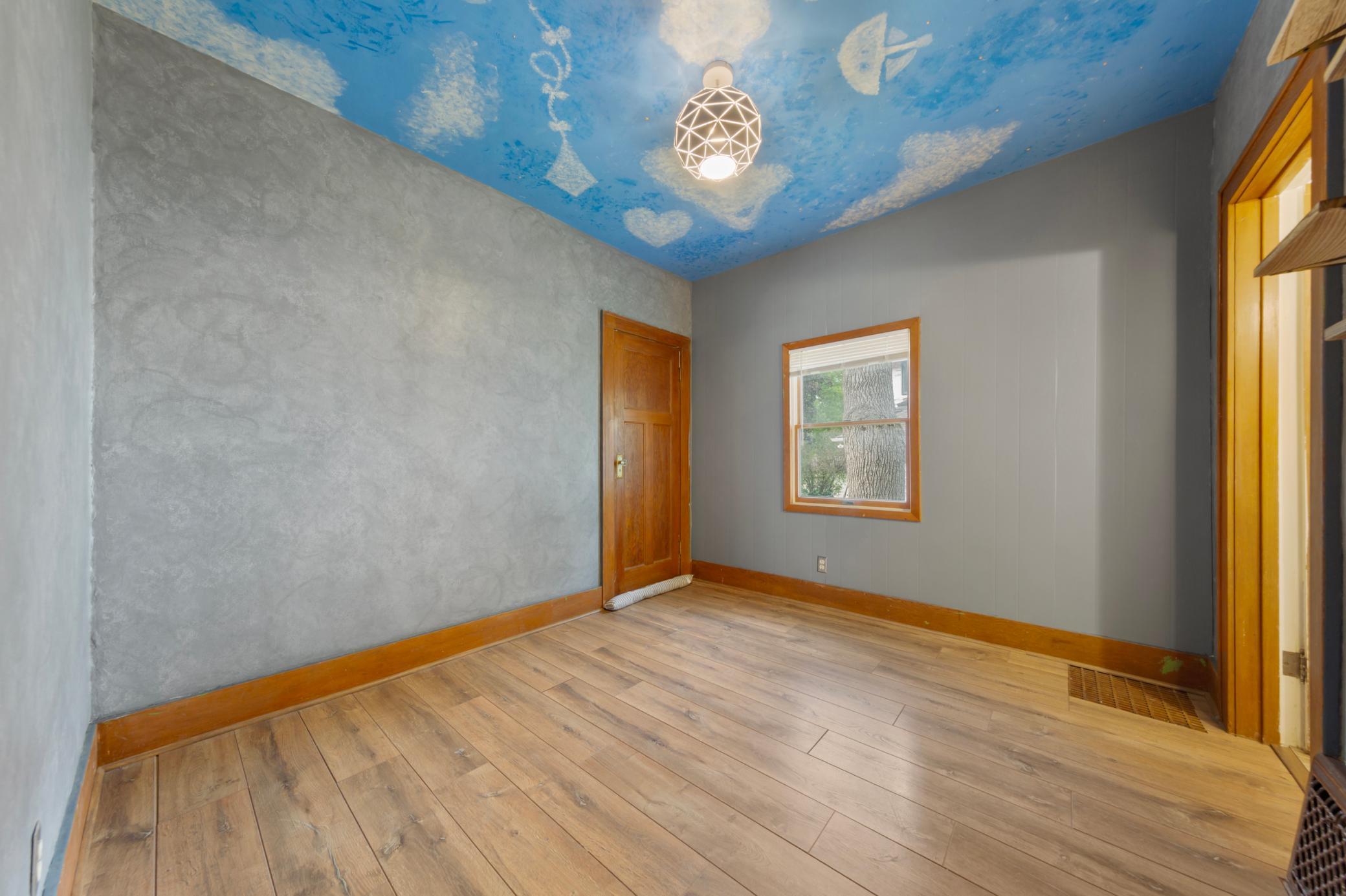 251 N Lincoln Street Property Photo 17