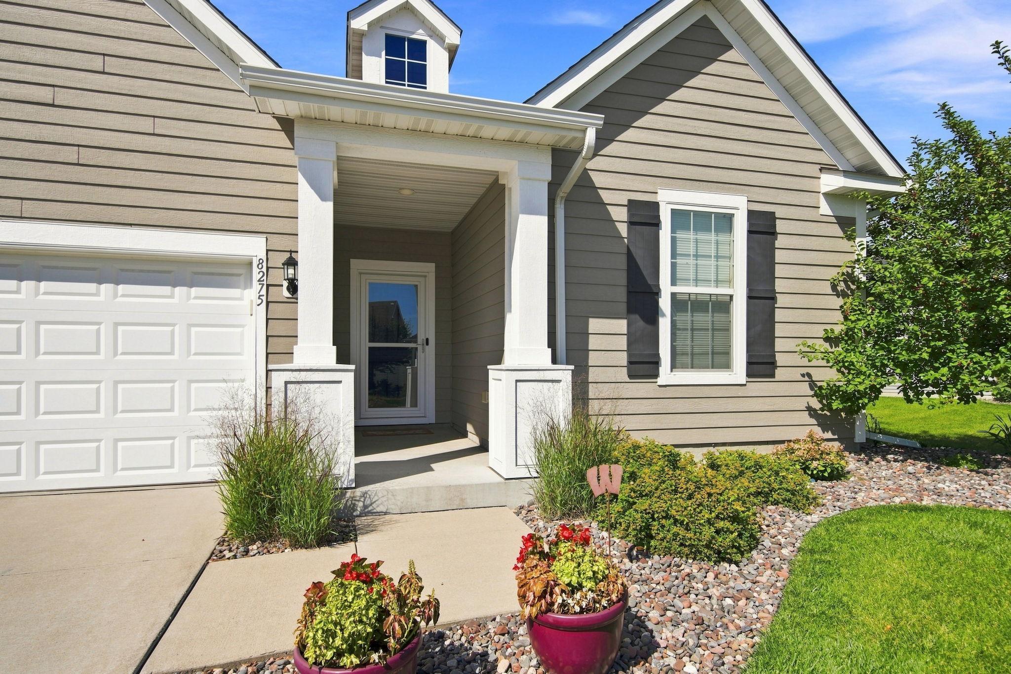 8275 Oakview Court N Property Photo 2