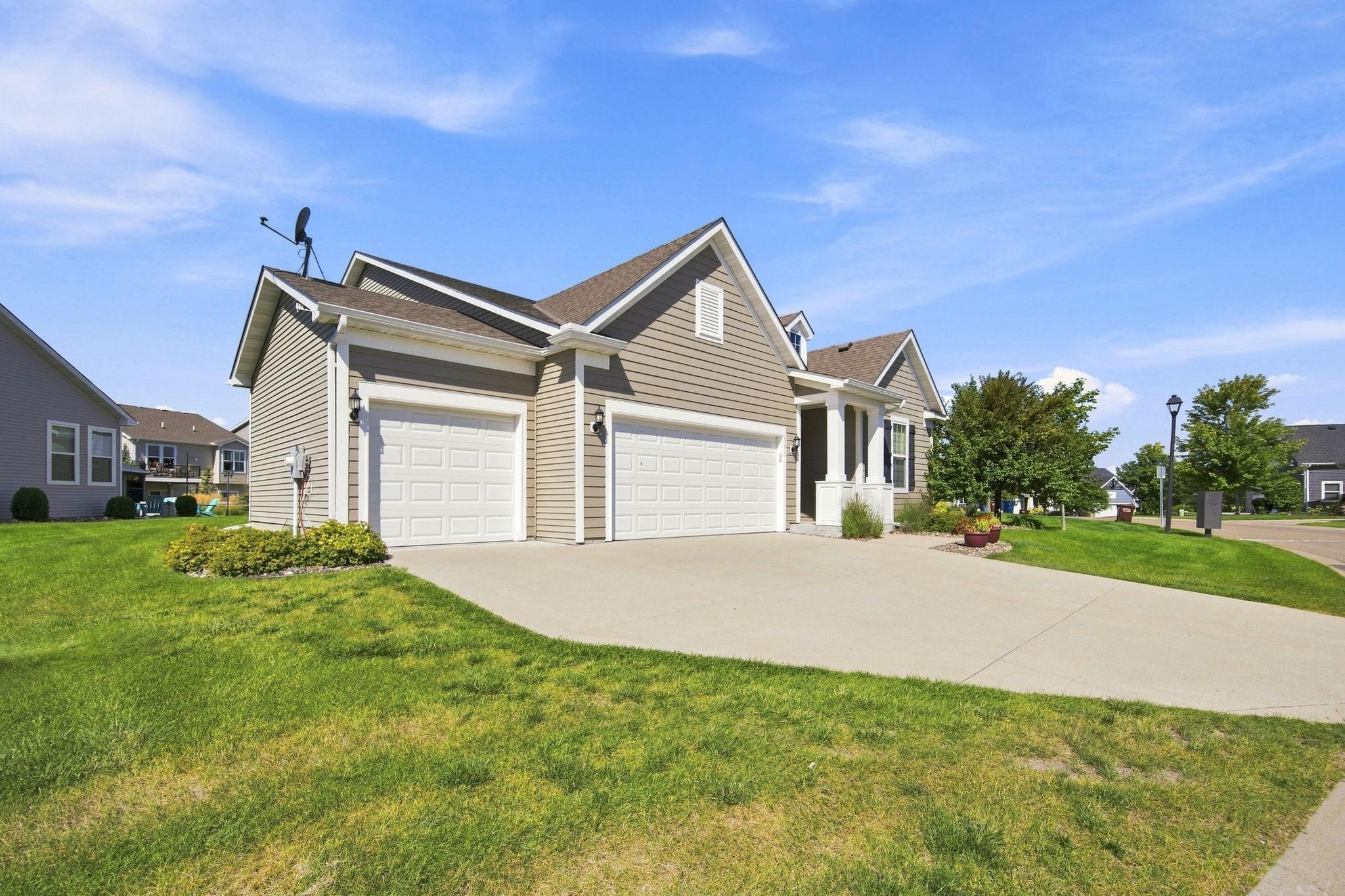 8275 Oakview Court N Property Photo 3