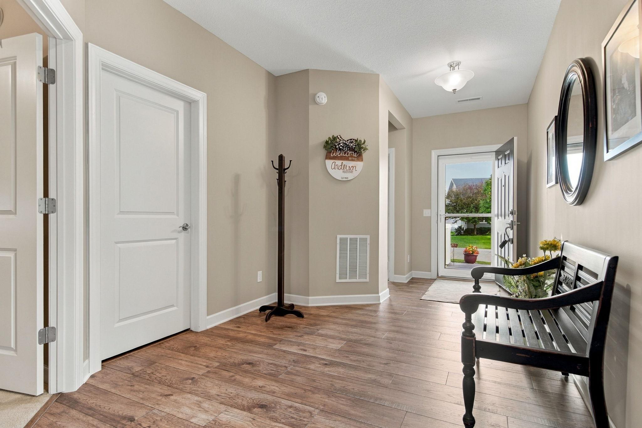 8275 Oakview Court N Property Photo 4