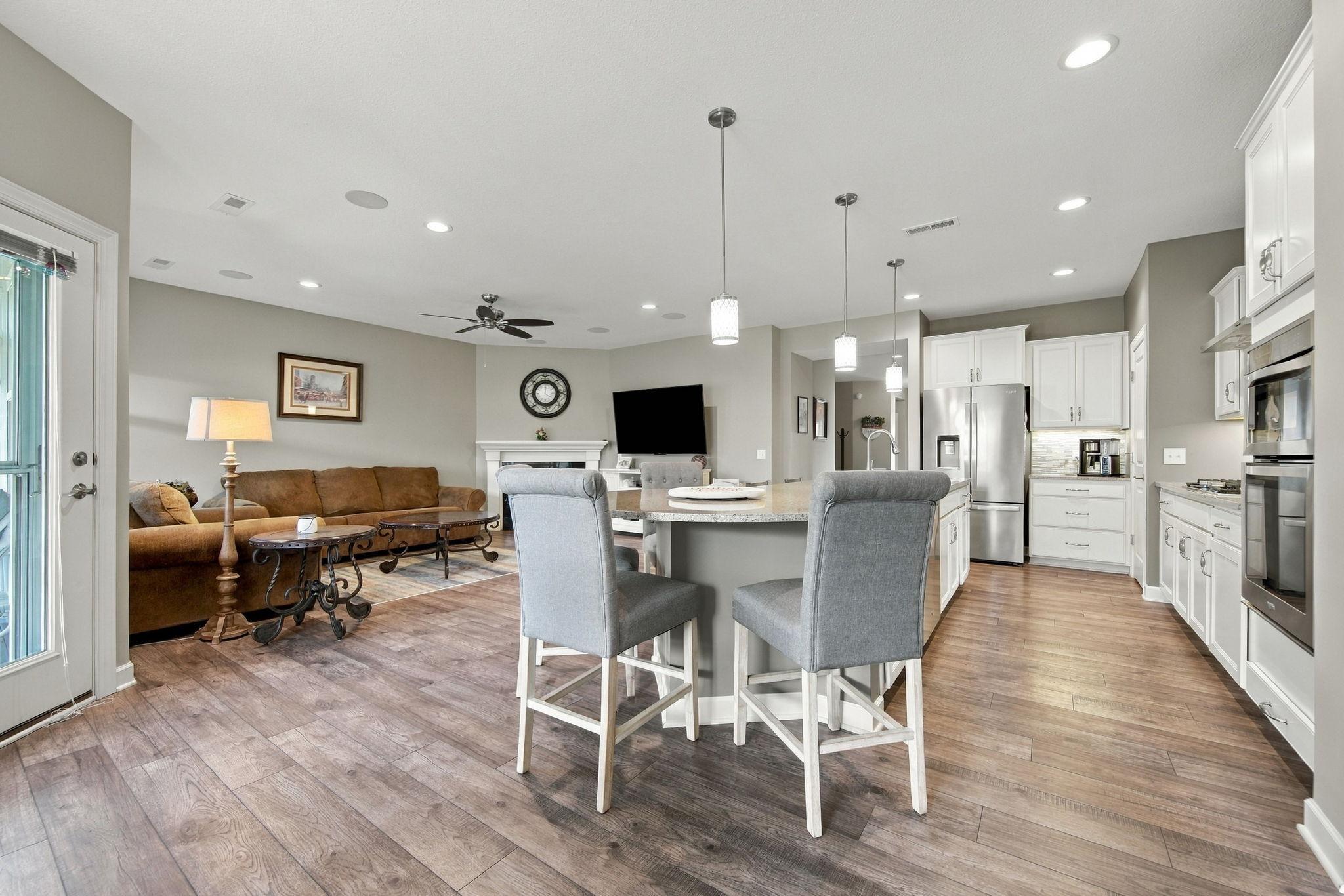8275 Oakview Court N Property Photo 18