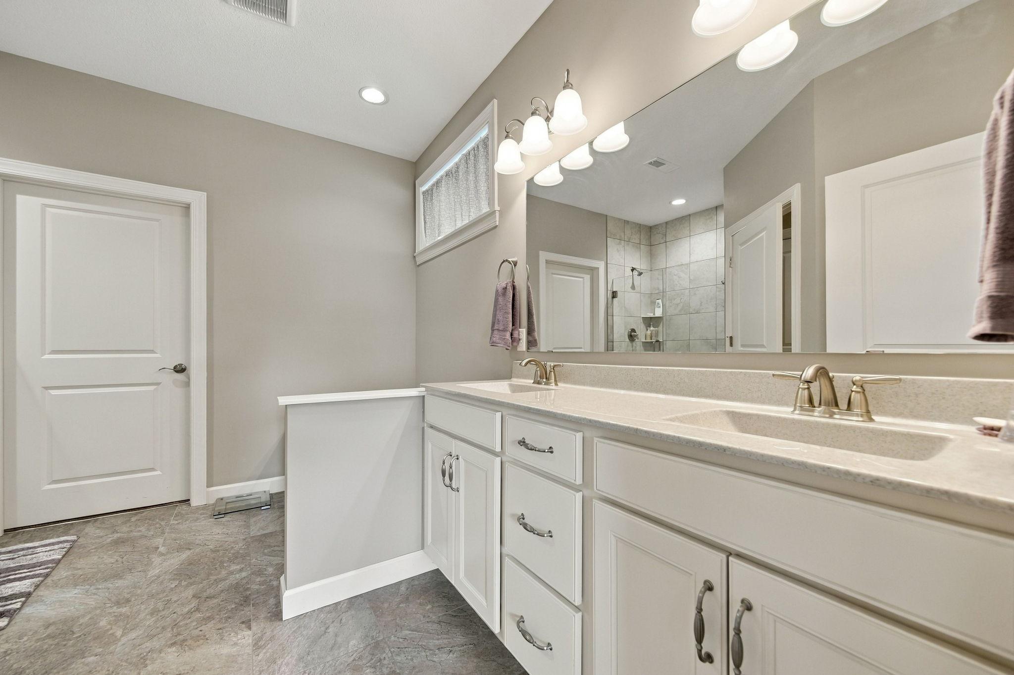 8275 Oakview Court N Property Photo 32