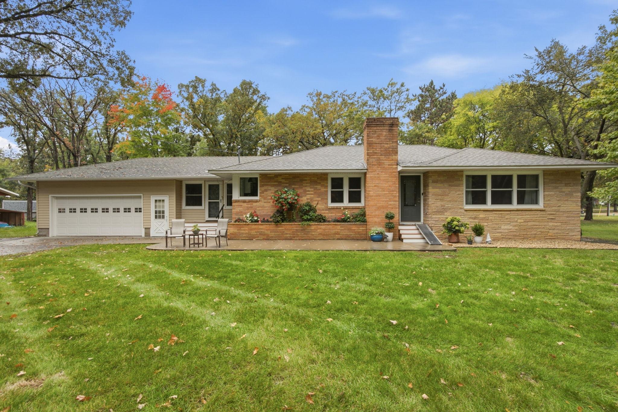 1685 Riverside Avenue N Property Photo 1