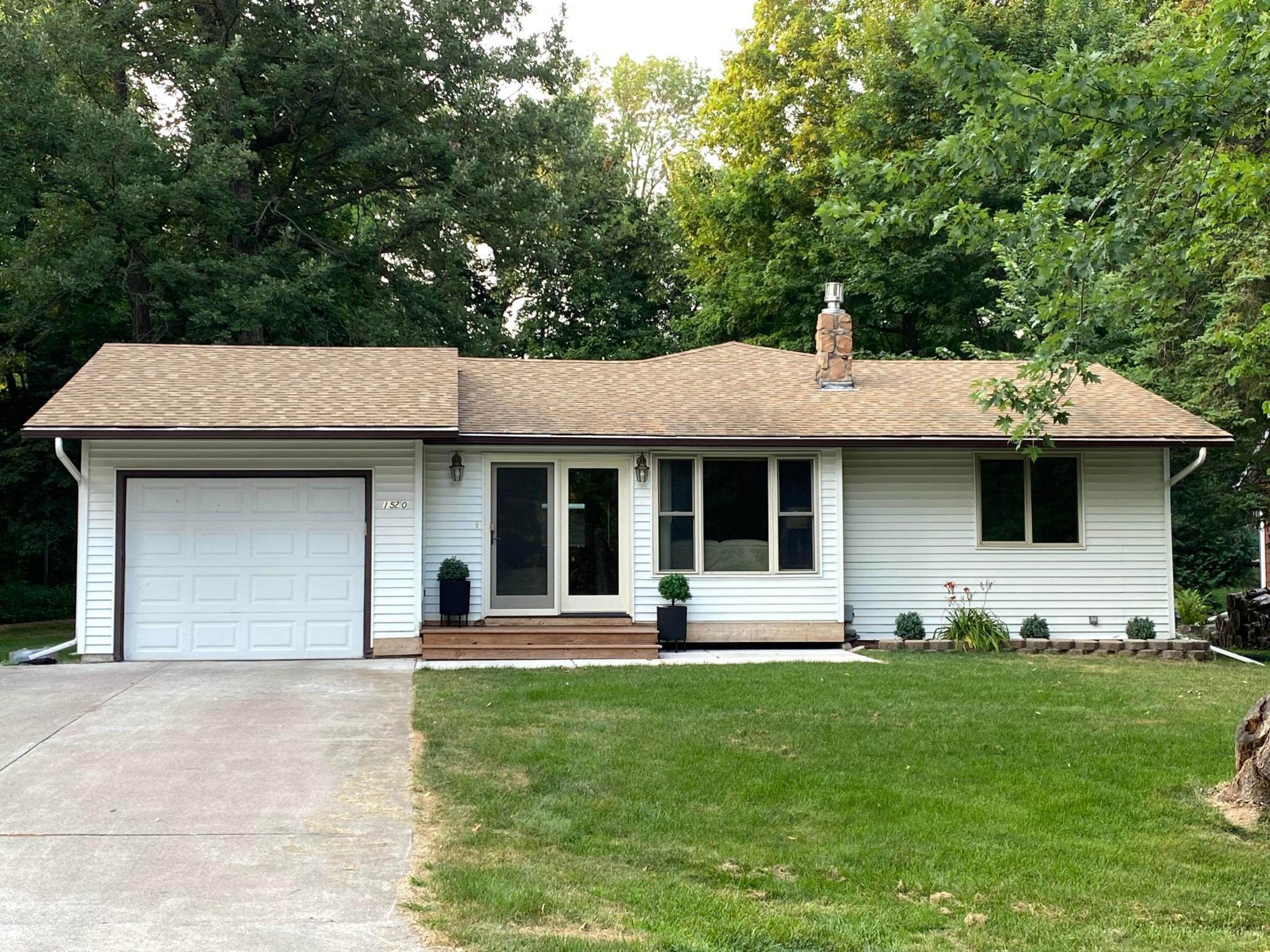 1520 White Cloud Drive S Property Photo 1