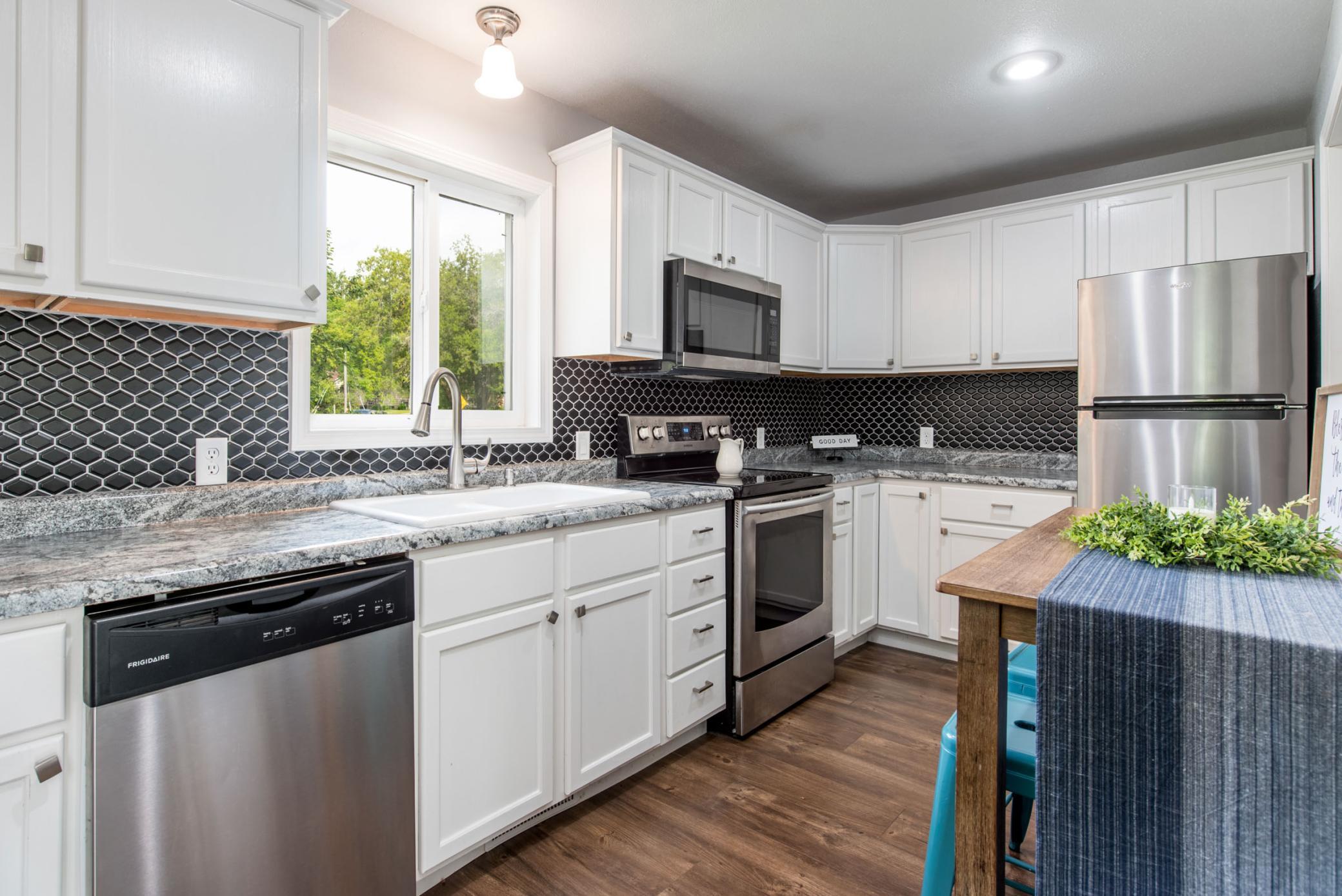 402 Sanstead Street W Property Photo 1