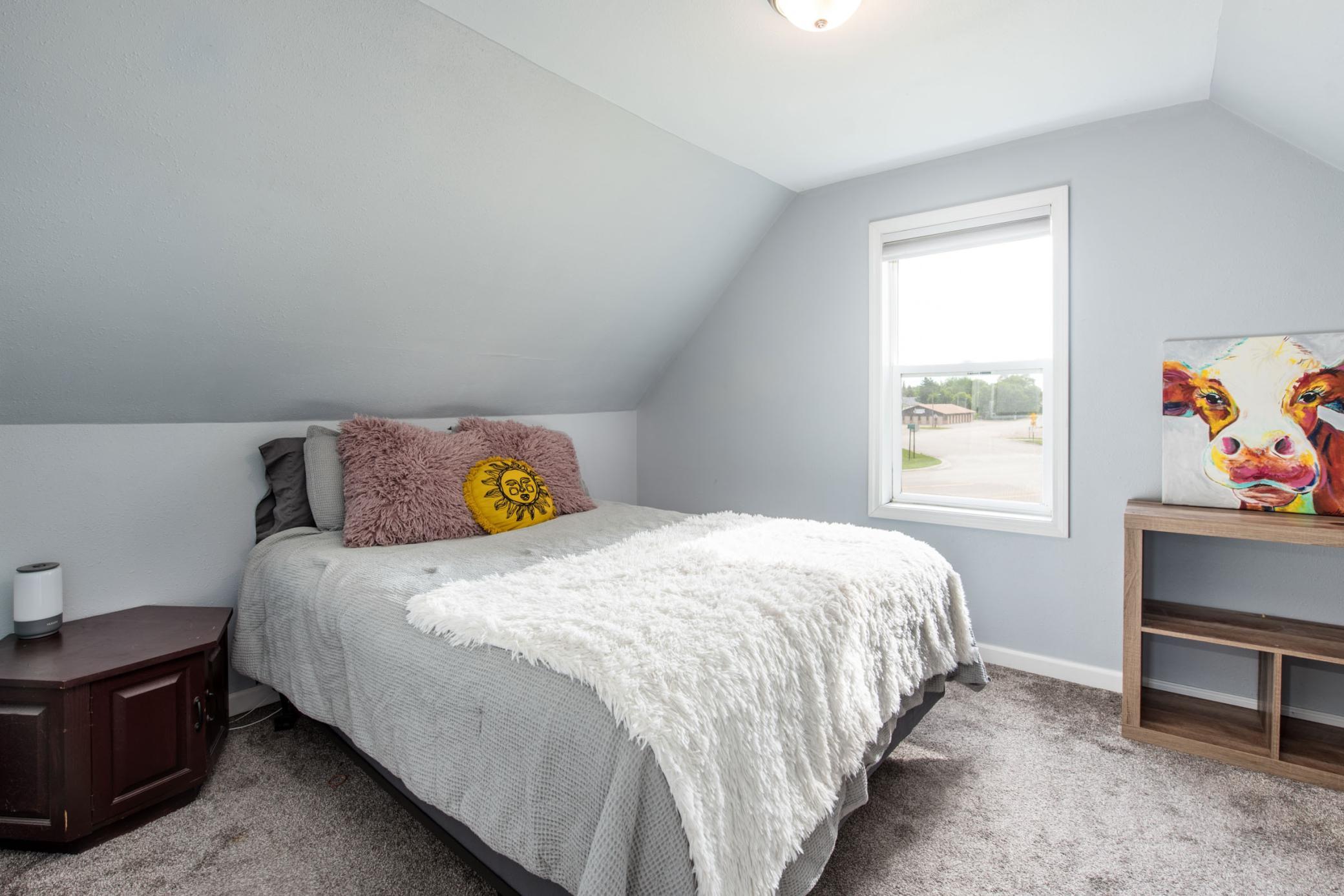 402 Sanstead Street W Property Photo 9