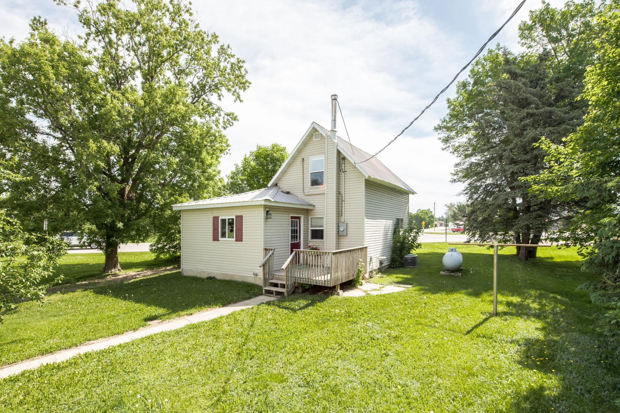 402 Sanstead Street W Property Photo 11