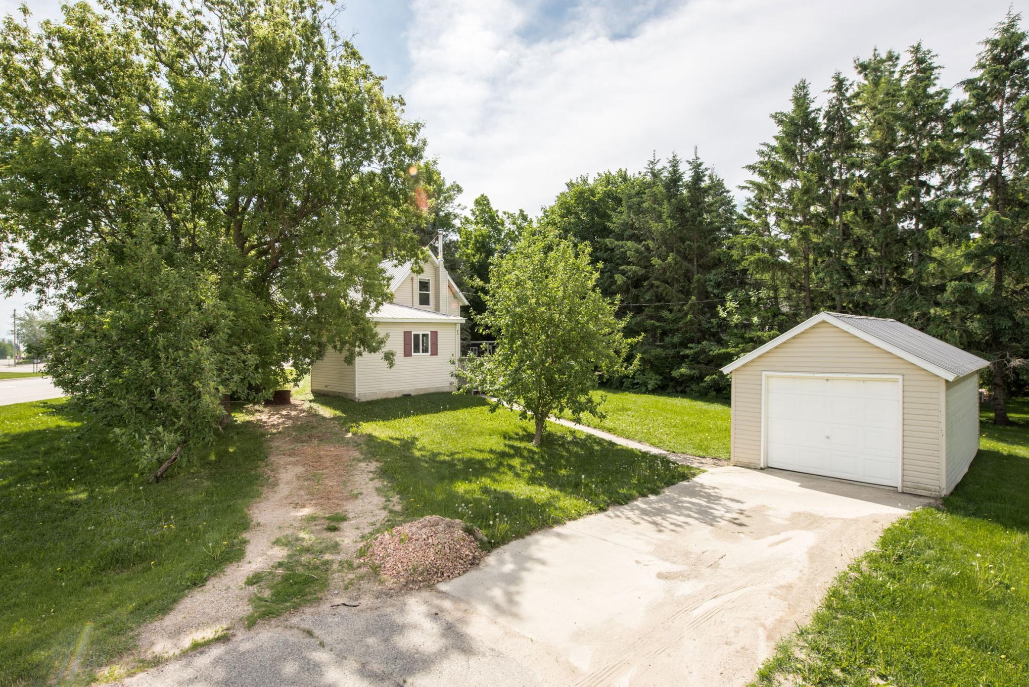 402 Sanstead Street W Property Photo 16