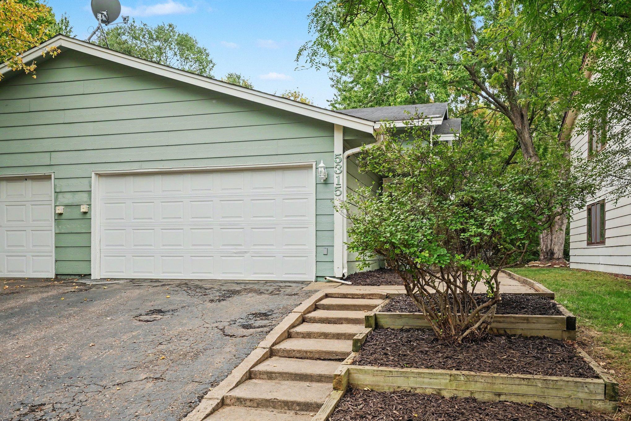 5315 Angeline Avenue N Property Photo 1