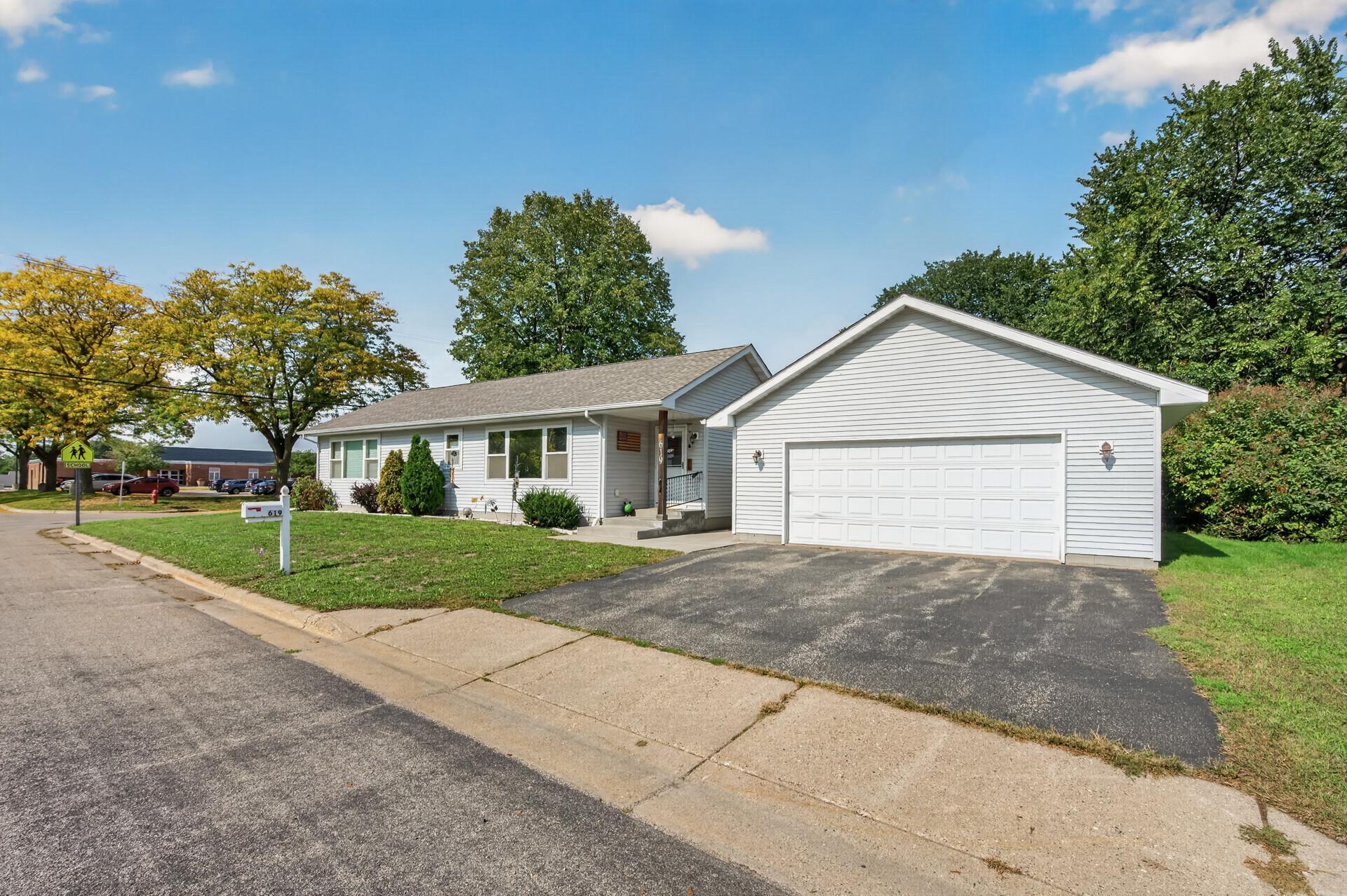 619 7th Street Property Photo 2