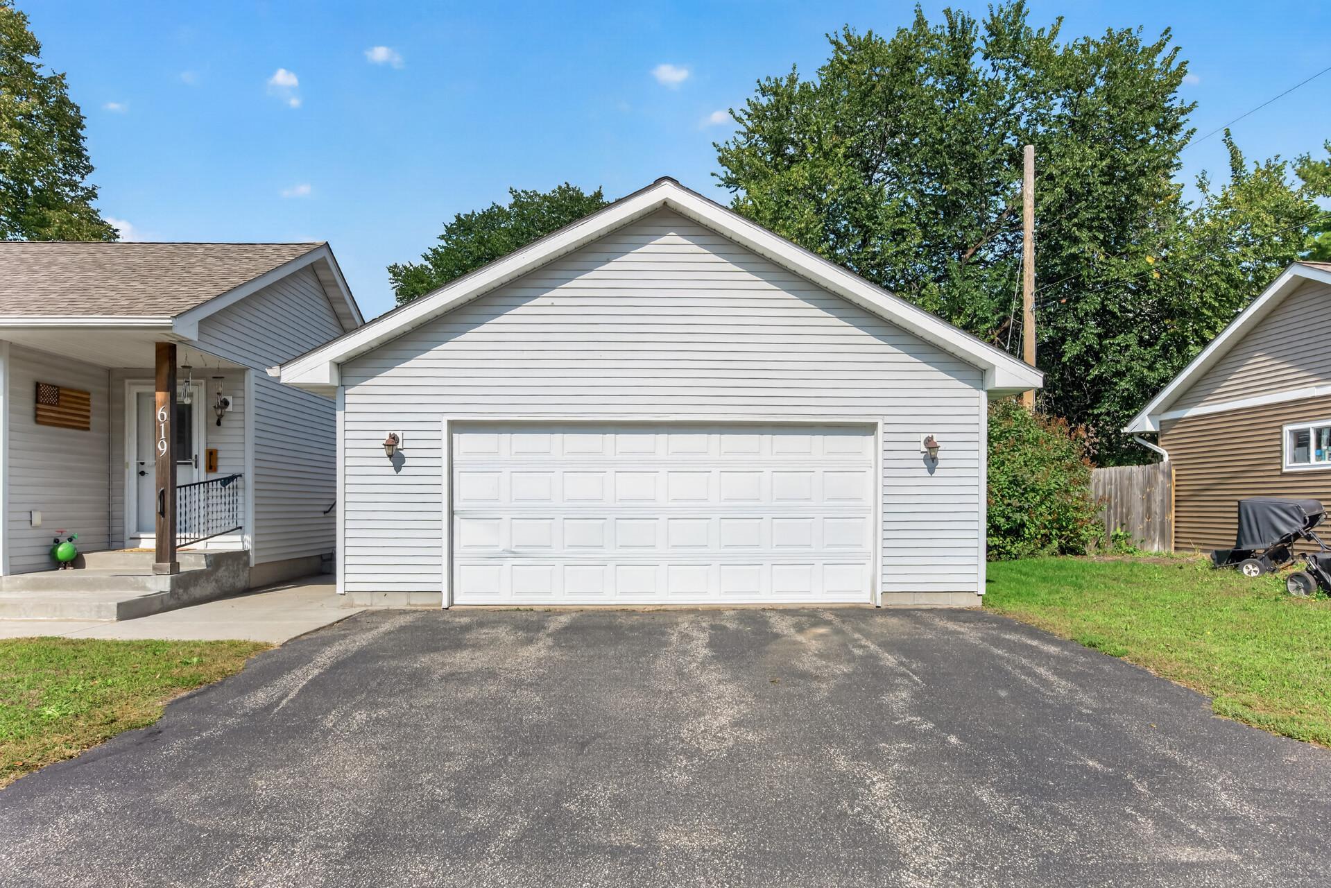 619 7th Street Property Photo 4