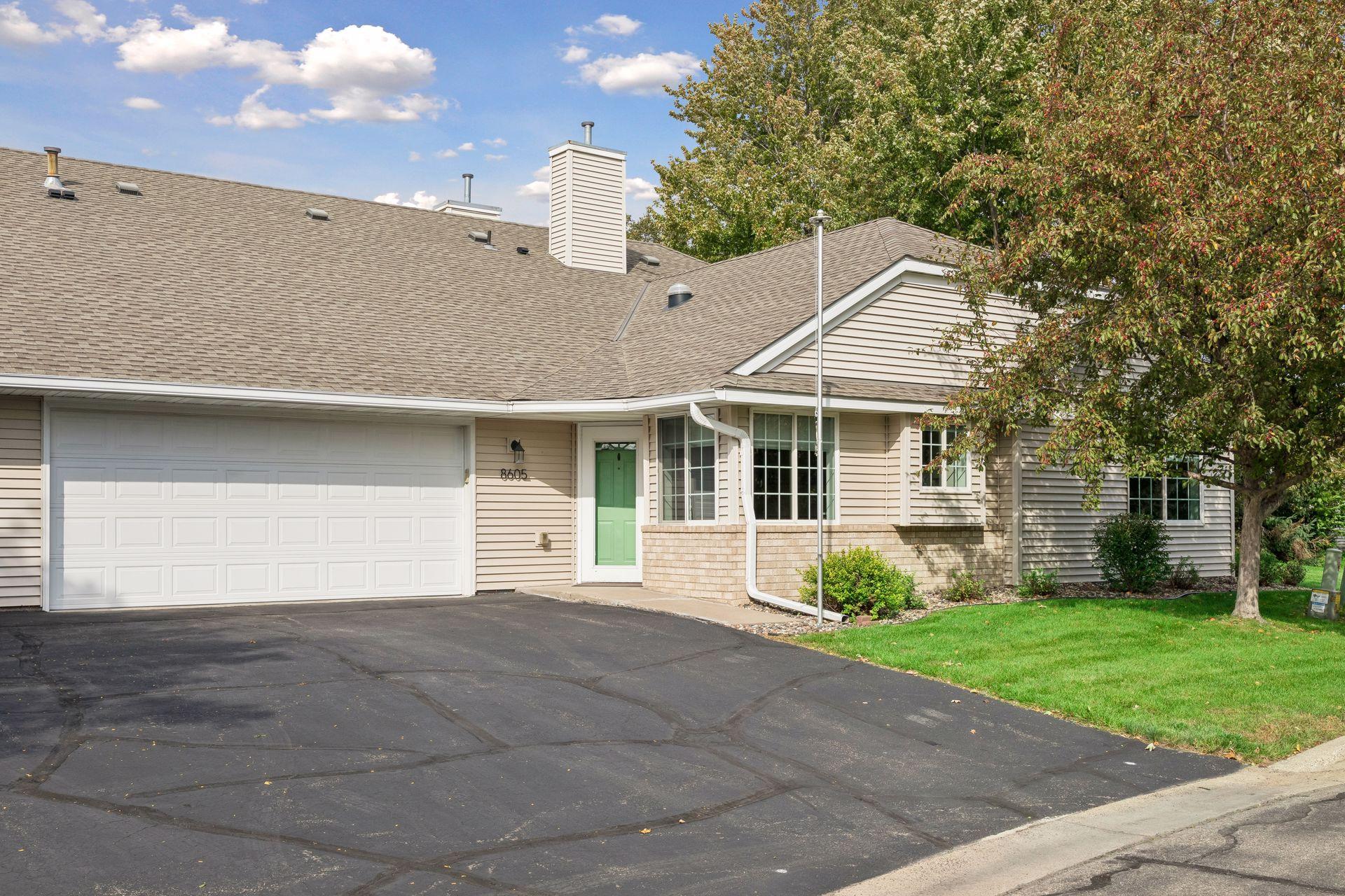 8605 Oxford Lane Property Photo 1