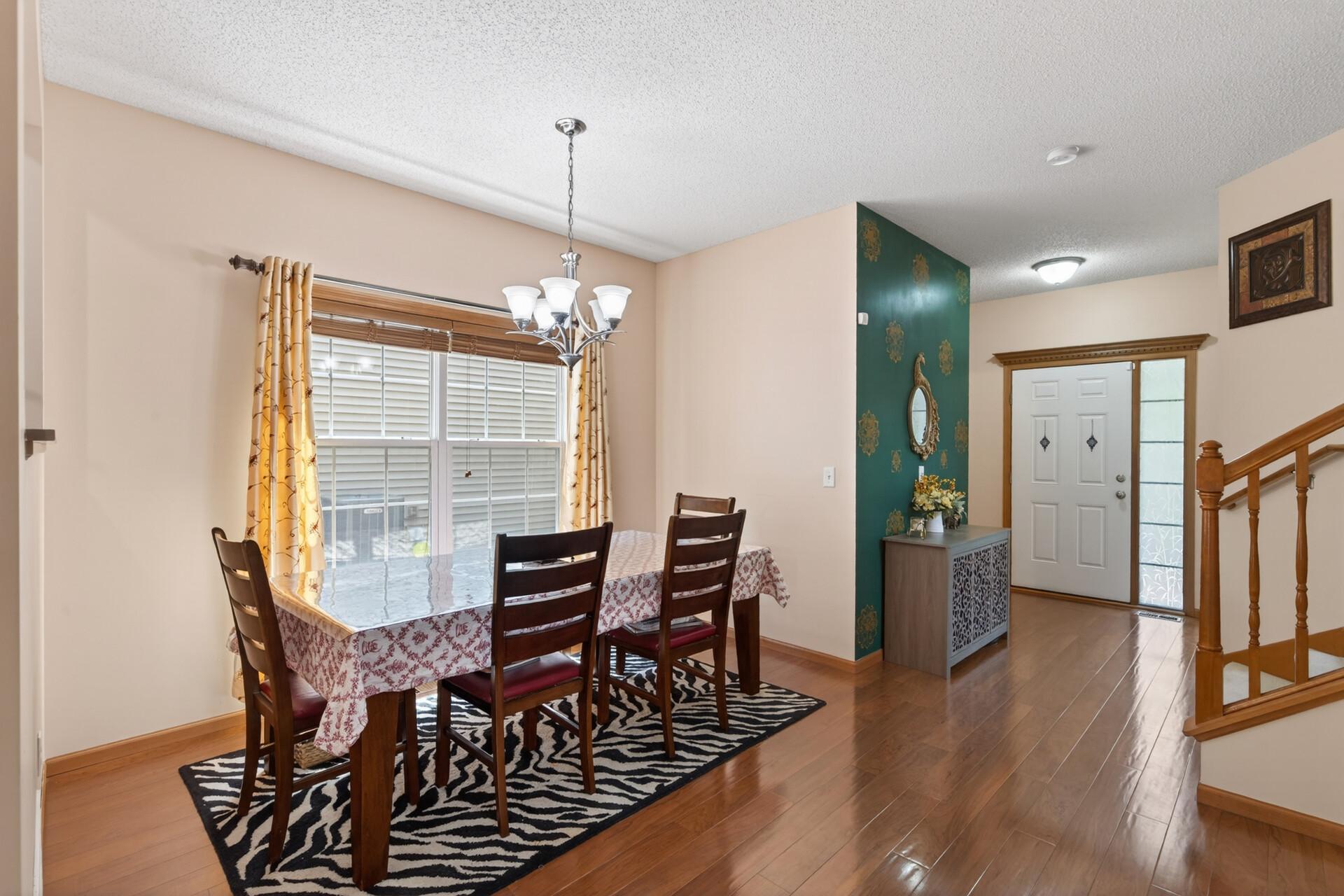 10013 Iris Lane Property Photo 5