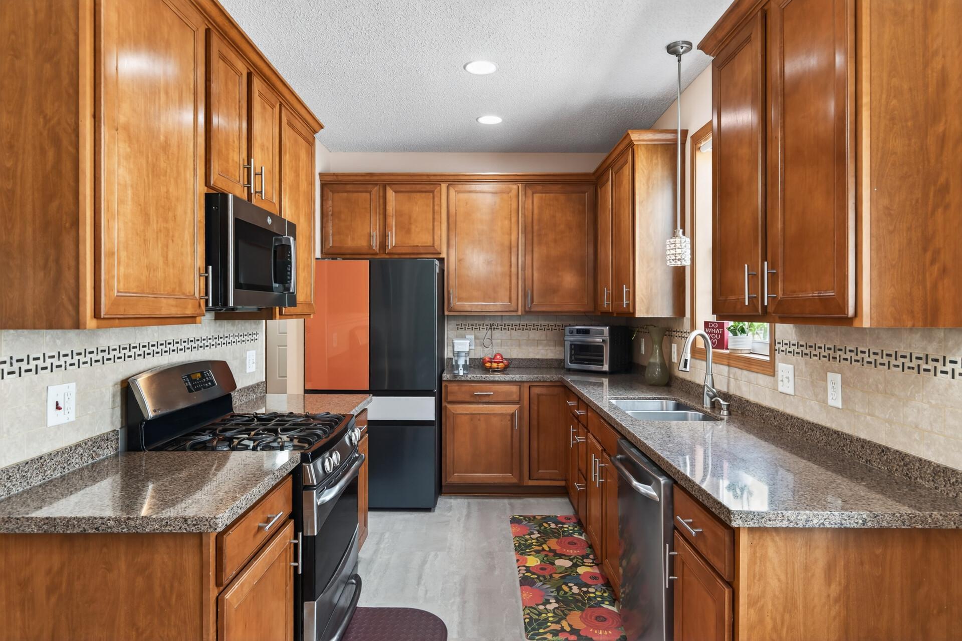 10013 Iris Lane Property Photo 13