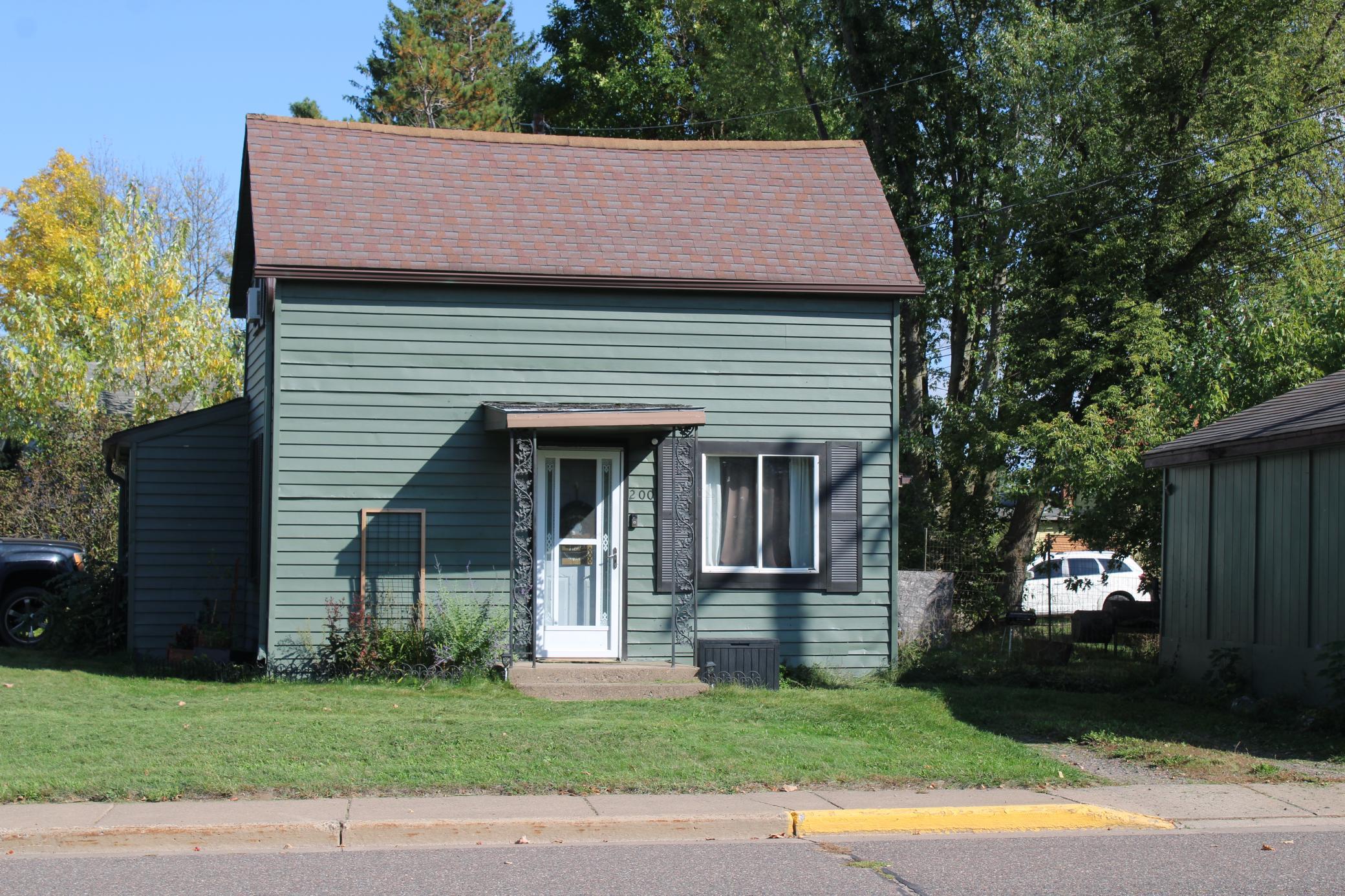 200 Pine Street S Property Photo 1