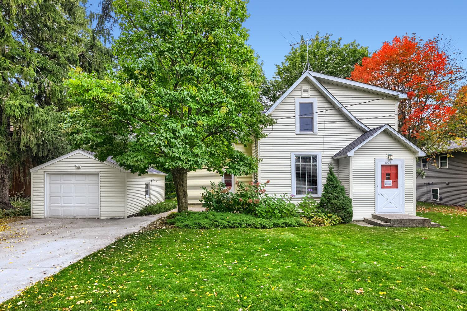 6051 Upper 46th Street N