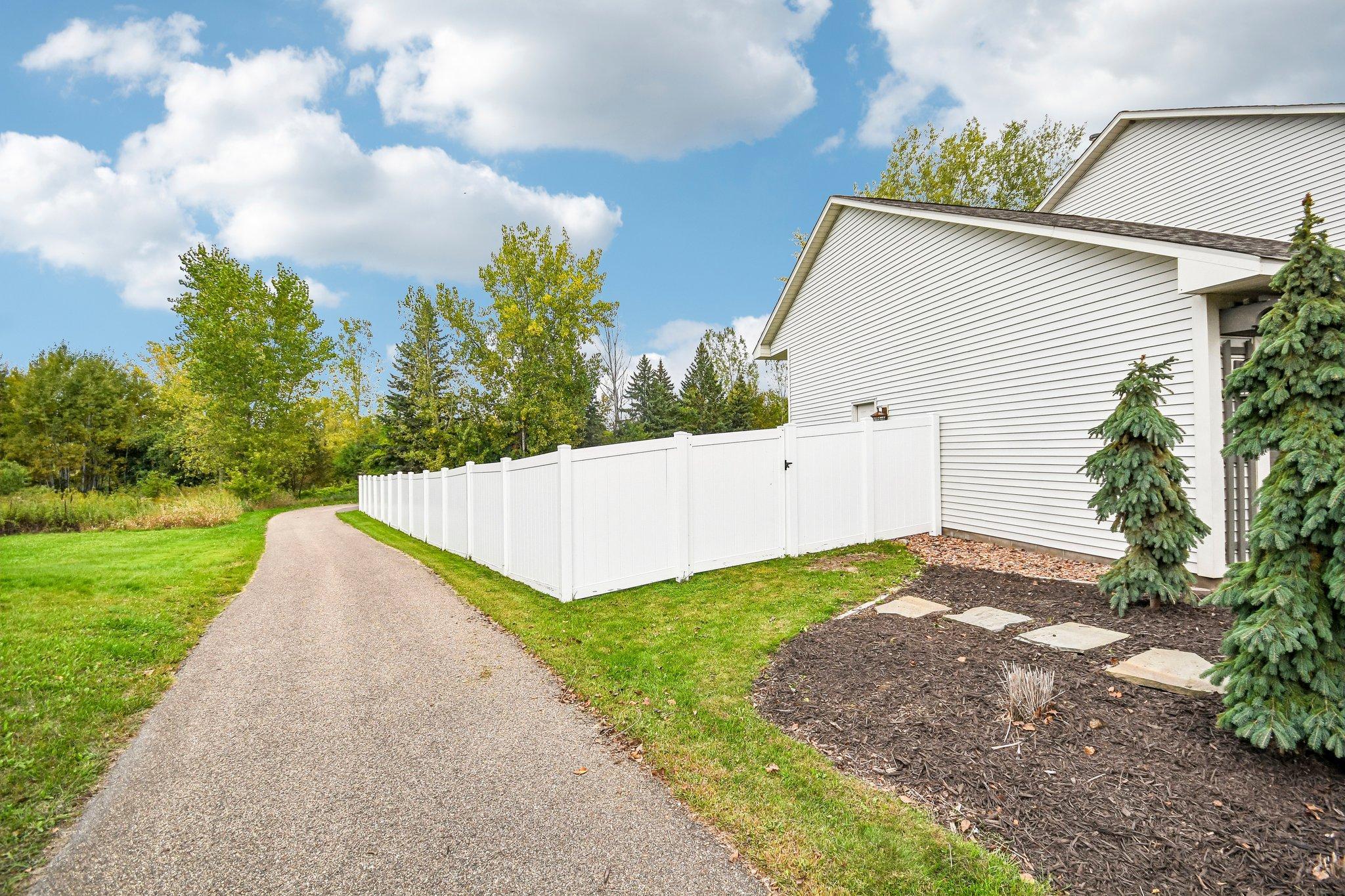 1075 Fallbrook Lane Property Photo 41