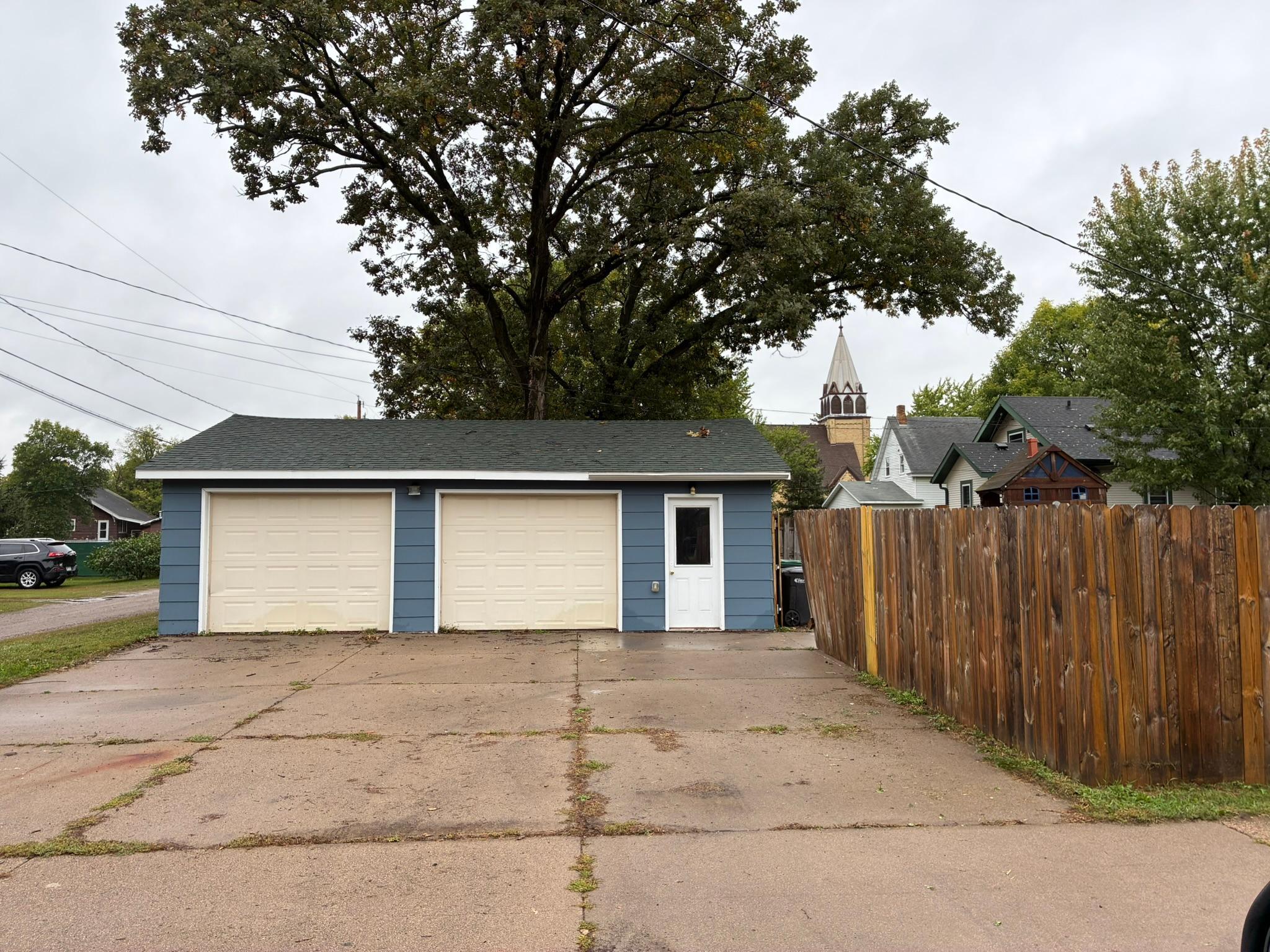 301 W Broadway Property Photo 3