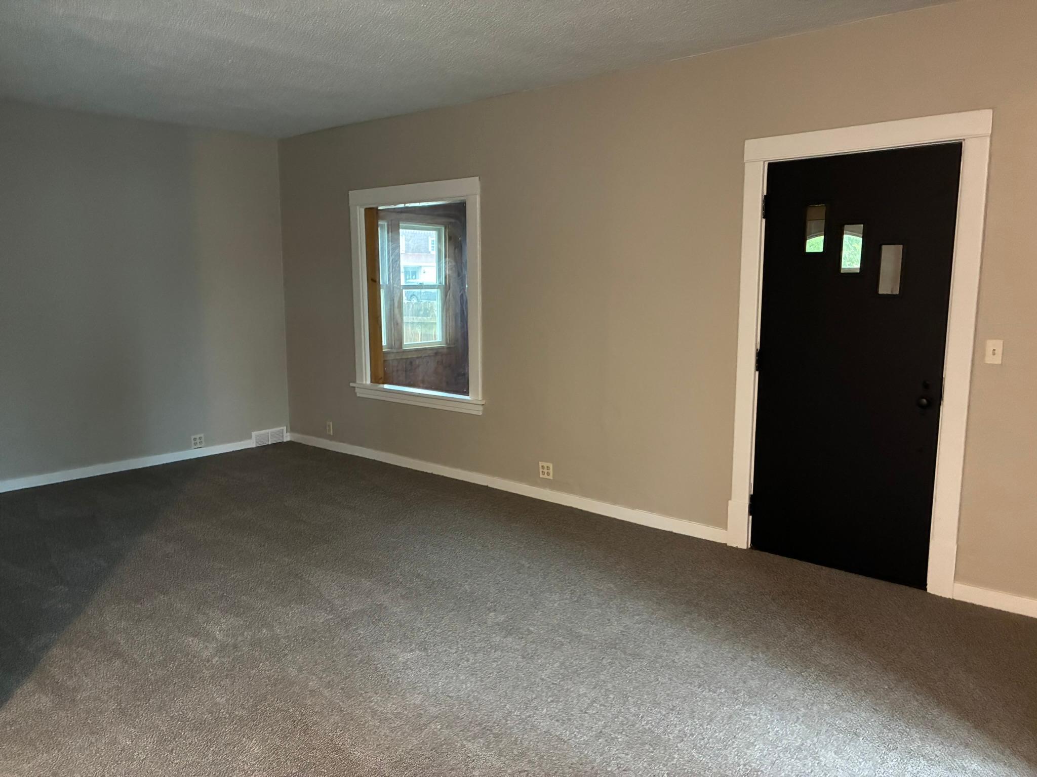 301 W Broadway Property Photo 10