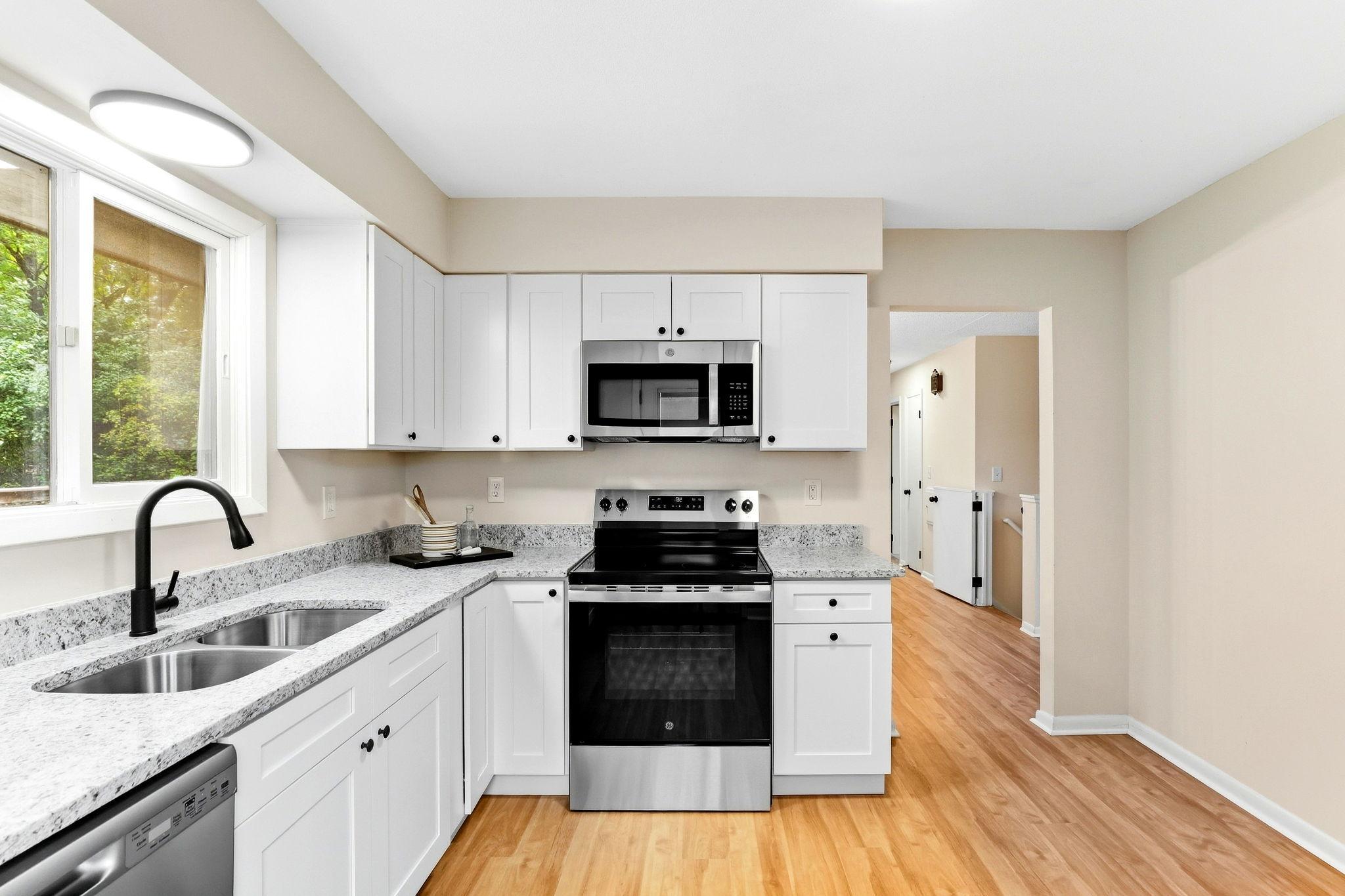 9330 Park Avenue S Property Photo 11
