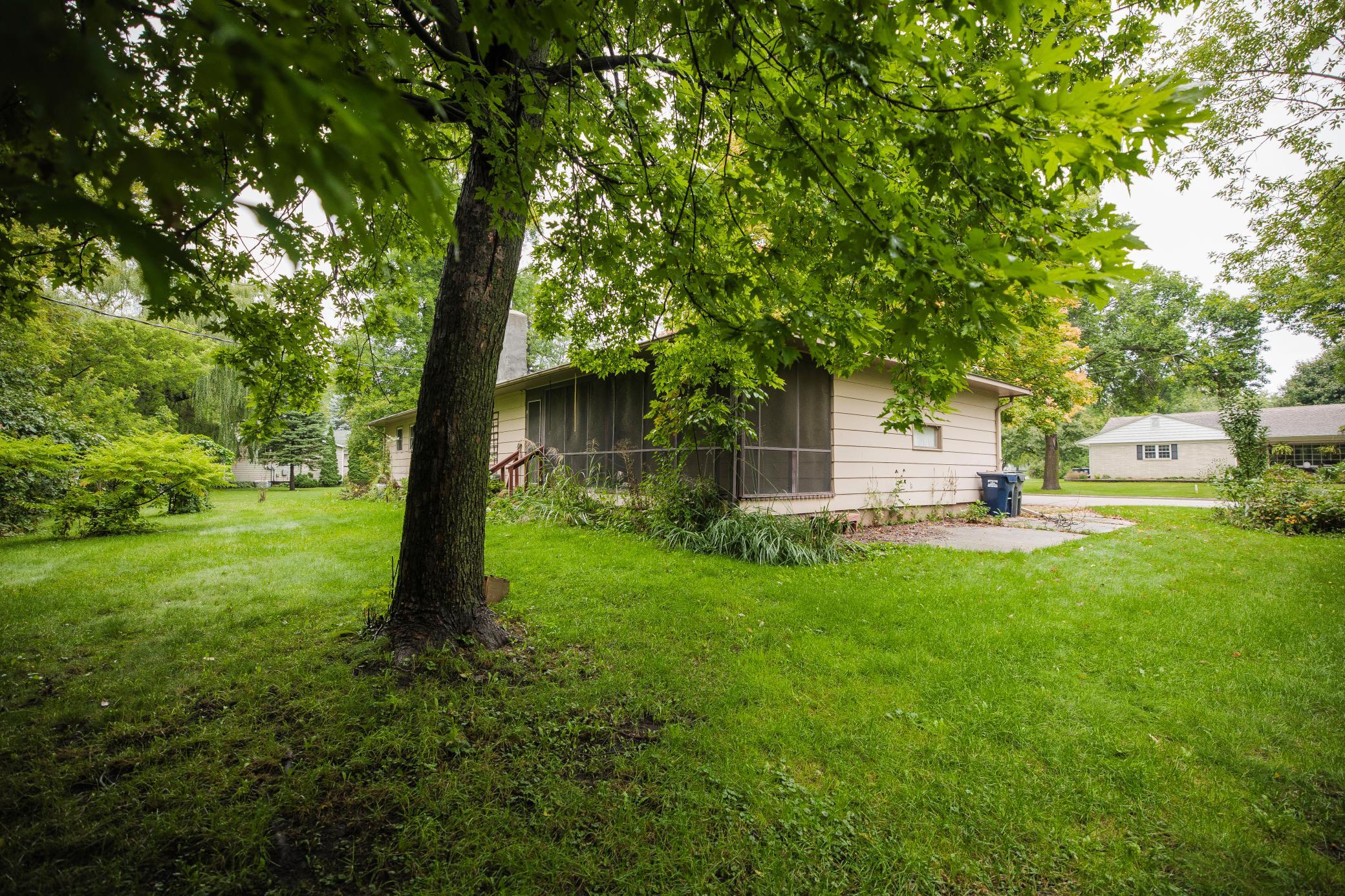 315 W 10th Street Property Photo 5