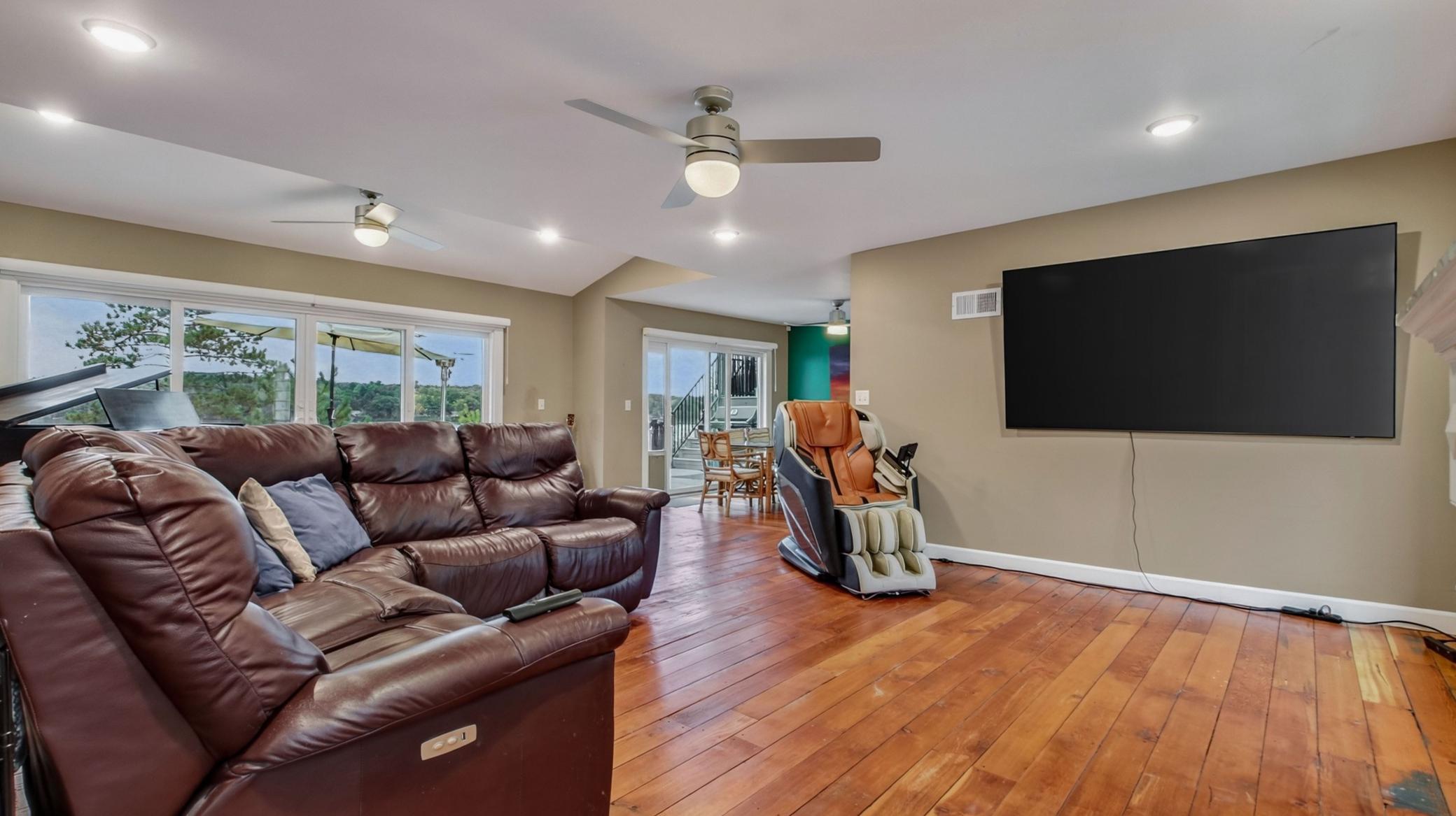 5565 N Shore Drive Property Photo 10