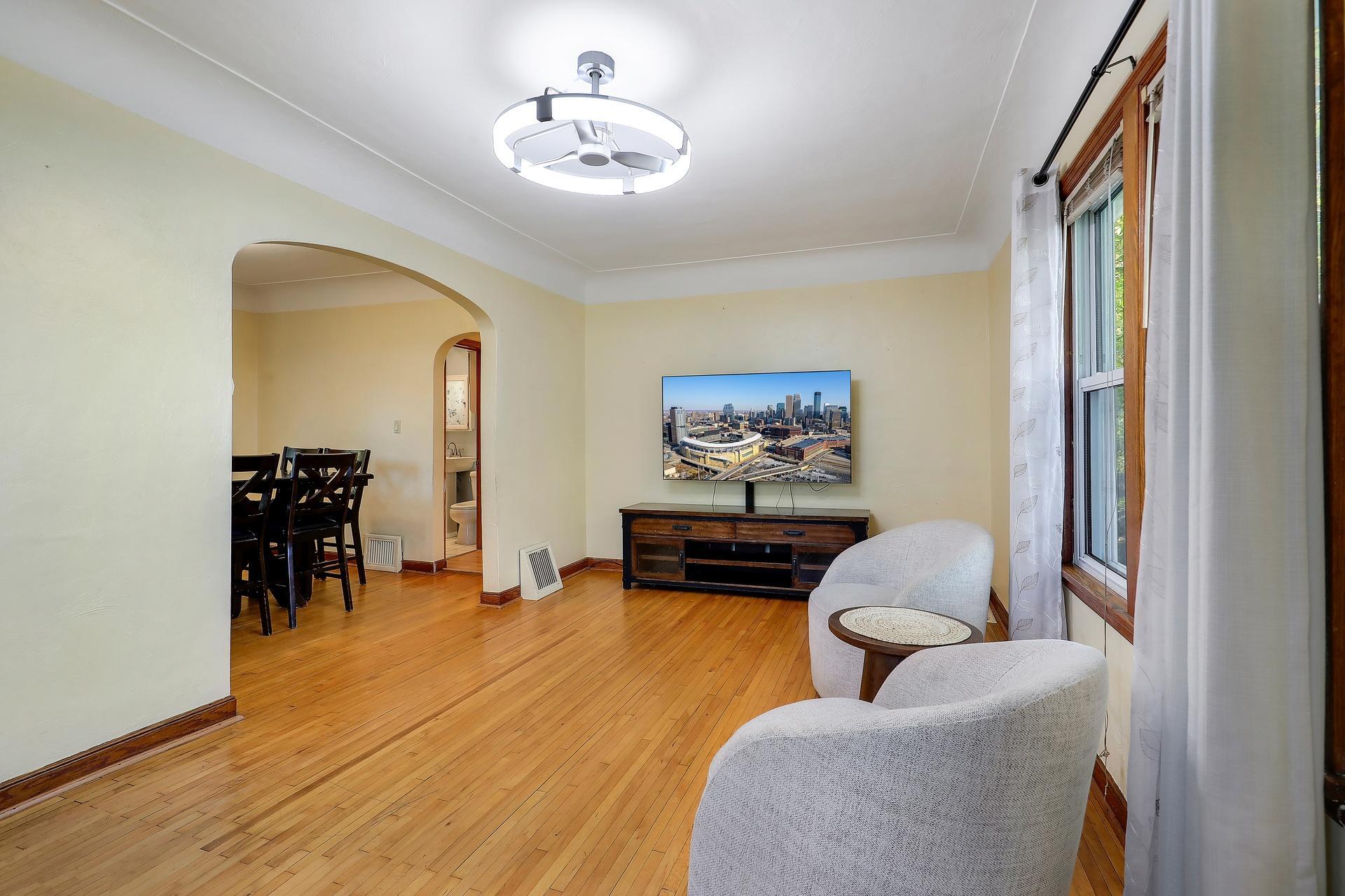 1322 Reaney Avenue Property Photo 3