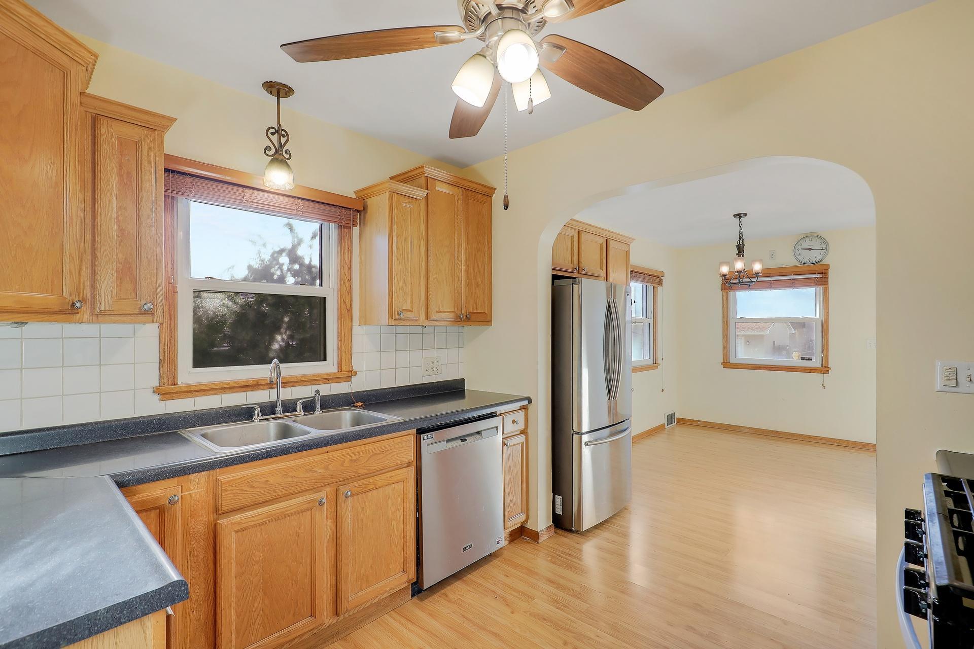 1322 Reaney Avenue Property Photo 6