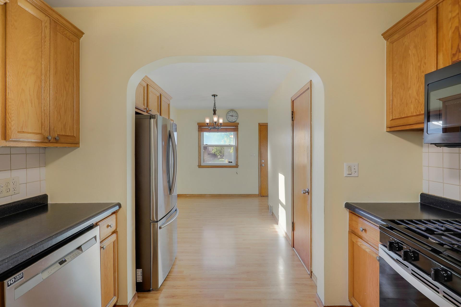 1322 Reaney Avenue Property Photo 9