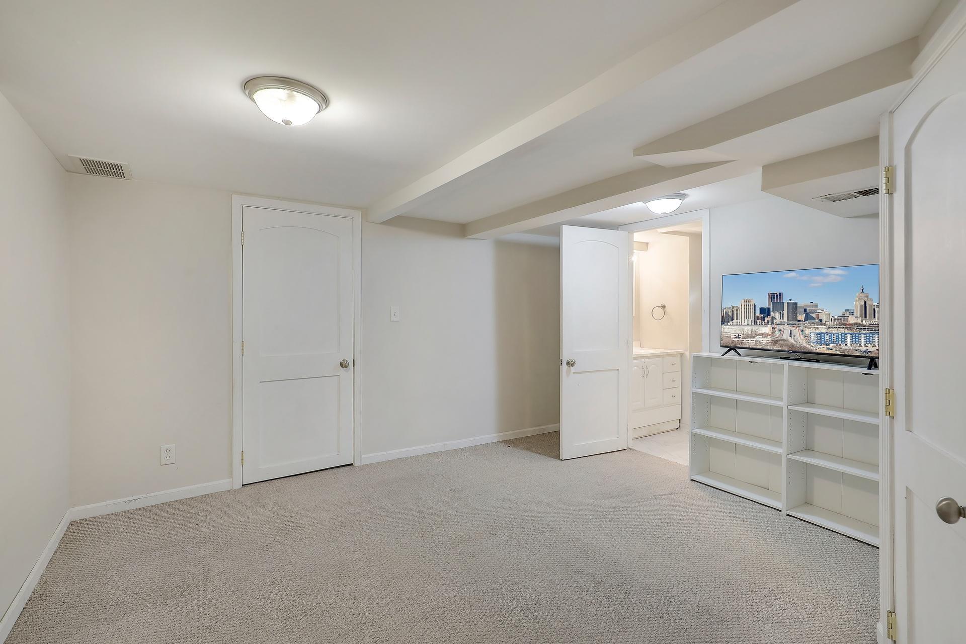 1322 Reaney Avenue Property Photo 17