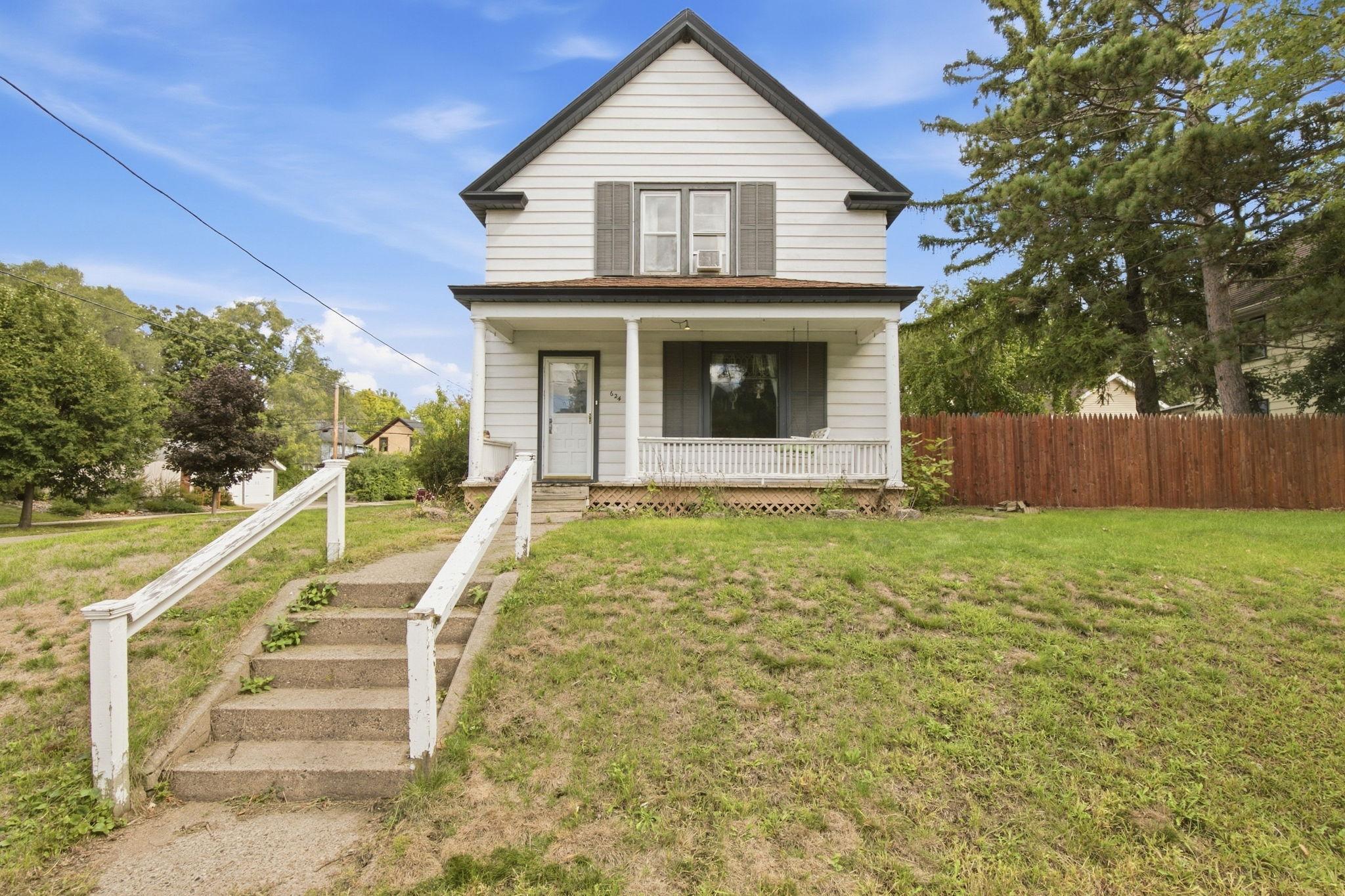 624 7th Avenue N Property Photo 1