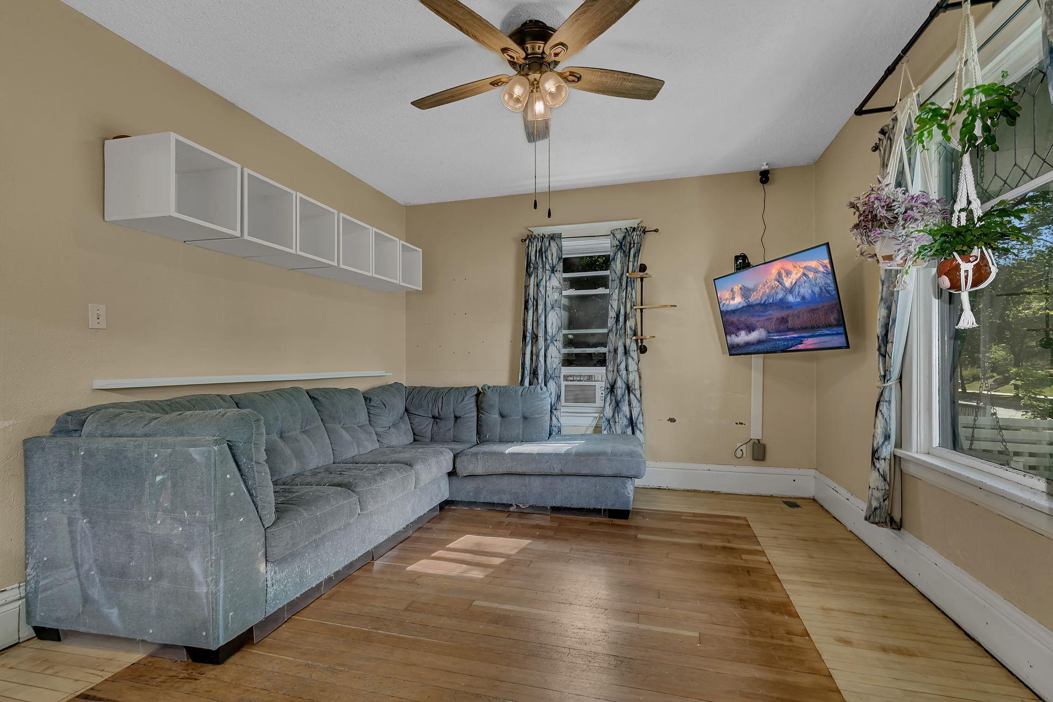624 7th Avenue N Property Photo 3