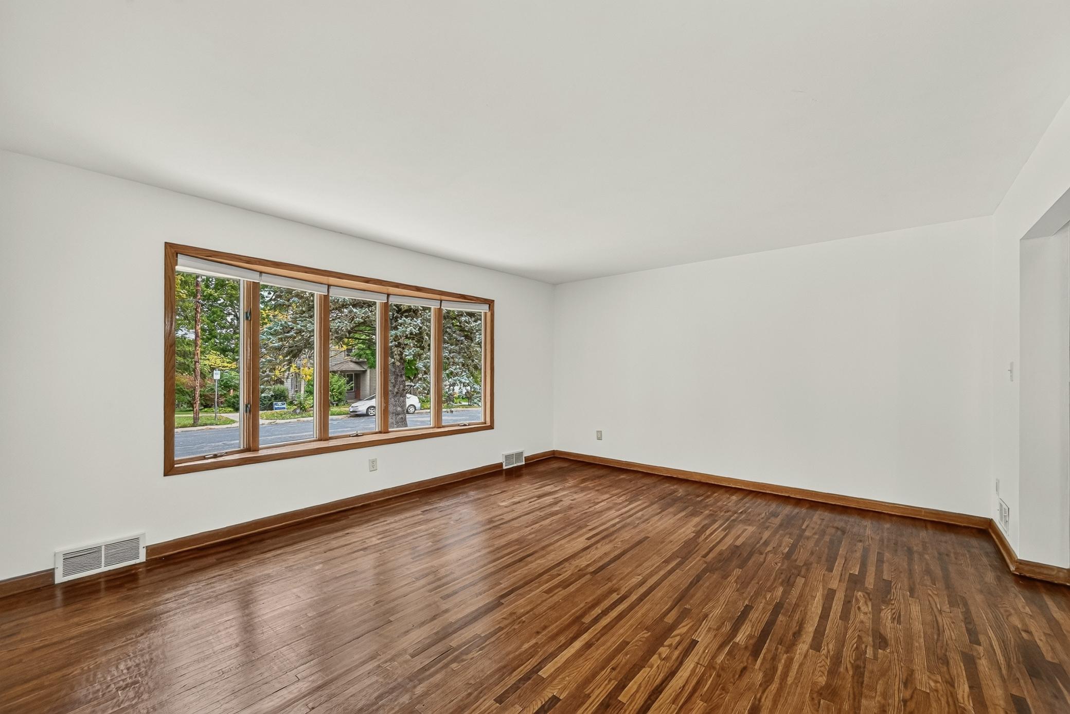 181 E 7th Street Property Photo 4