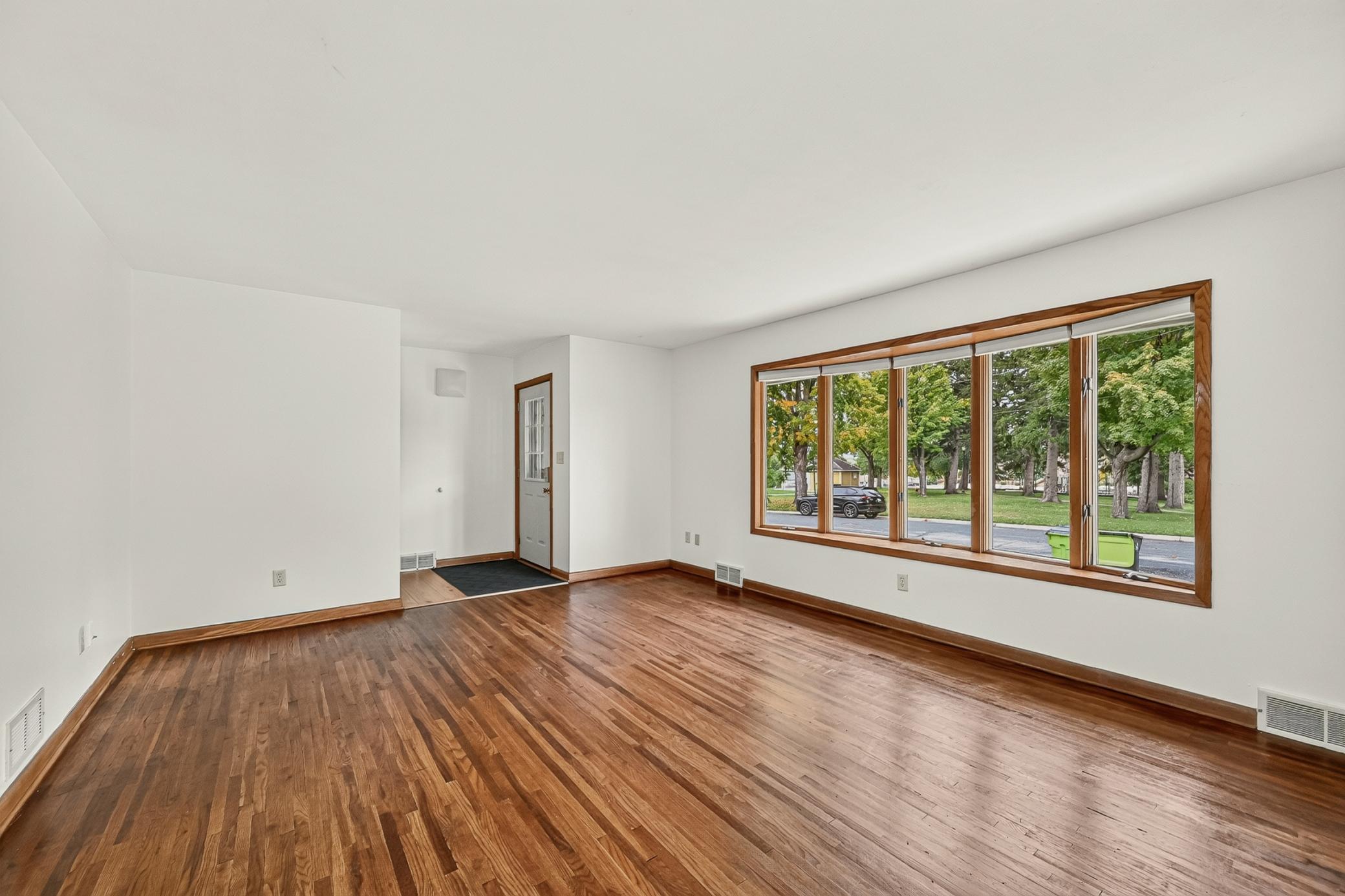 181 E 7th Street Property Photo 5
