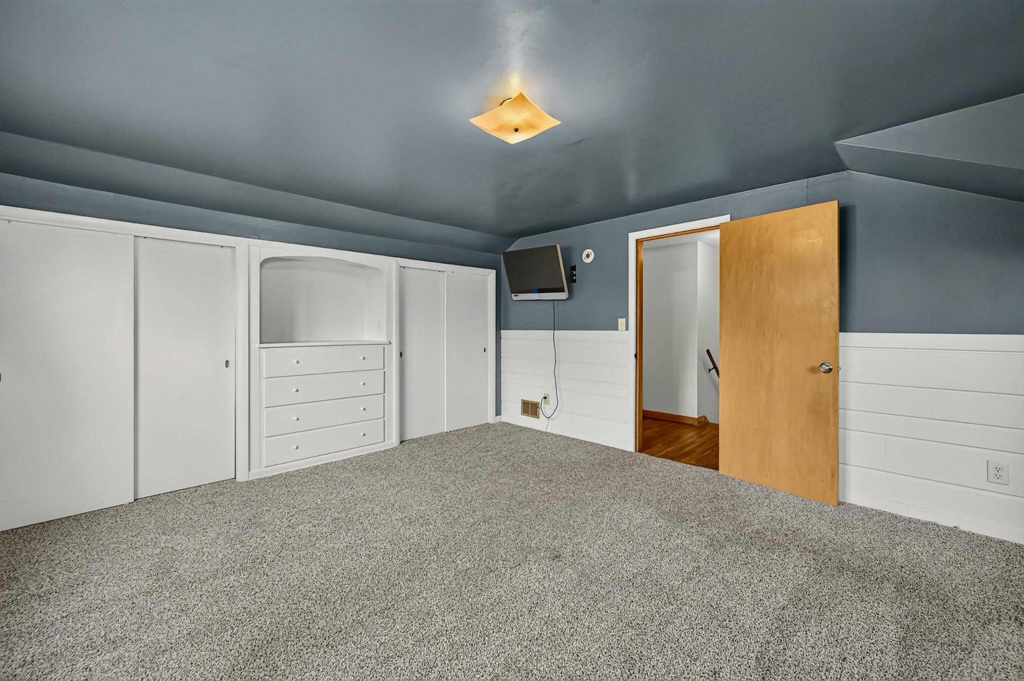 181 E 7th Street Property Photo 18