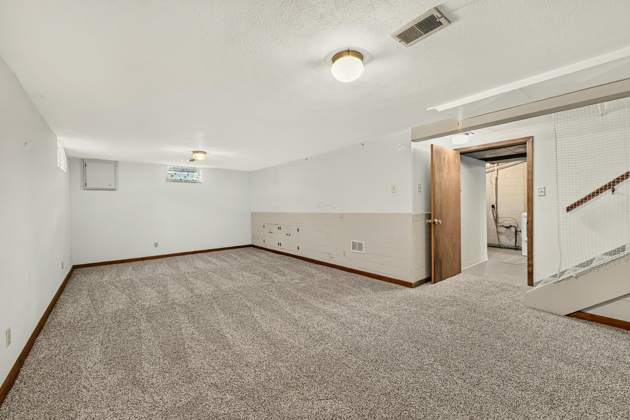 181 E 7th Street Property Photo 20
