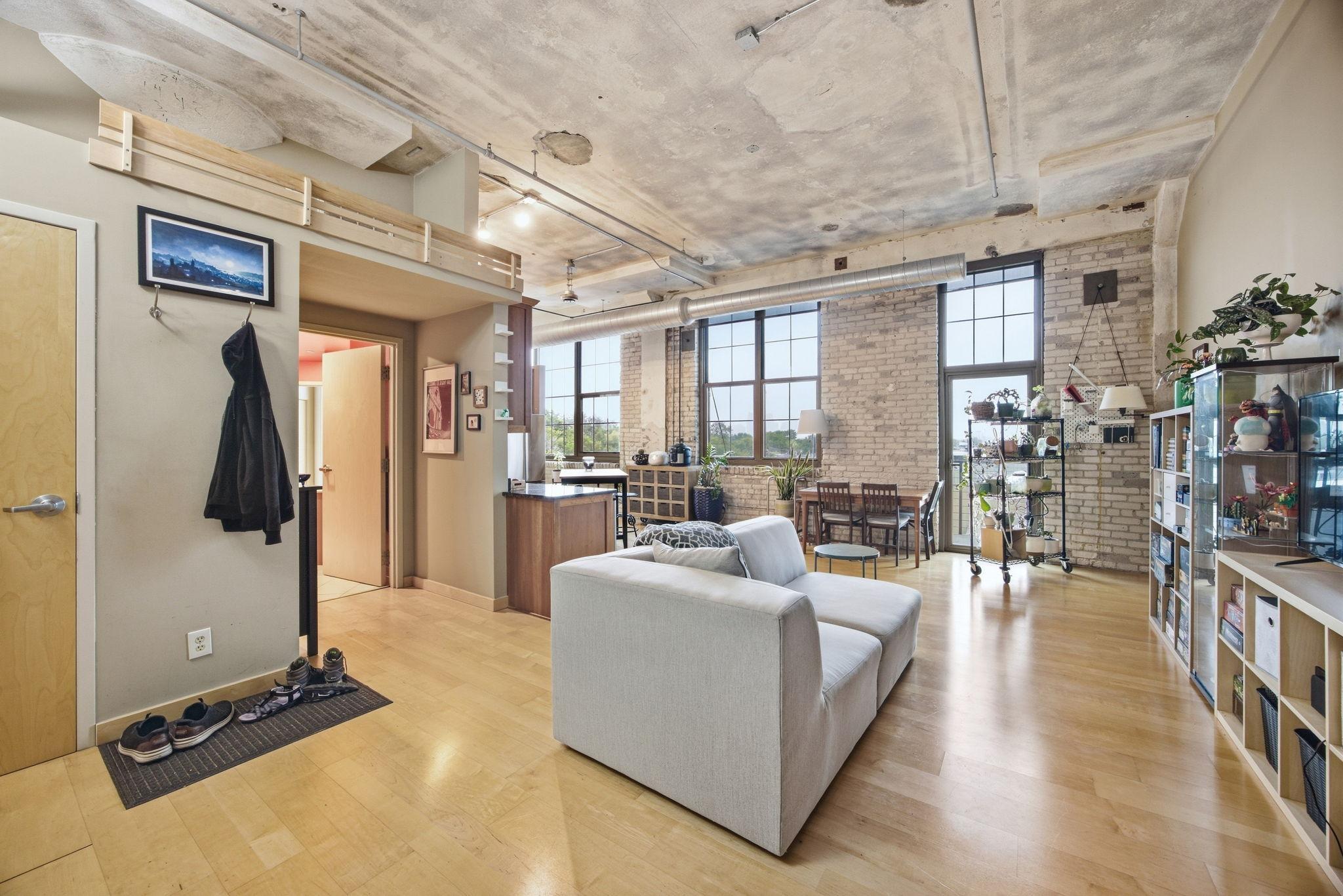 1901 E Hennepin Avenue 303 Property Photo 1