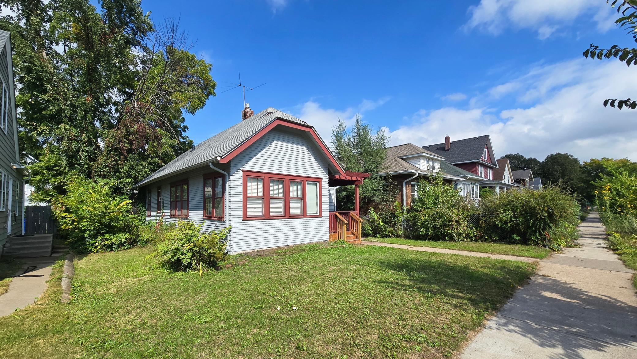 749 Geranium Avenue E Property Photo 3
