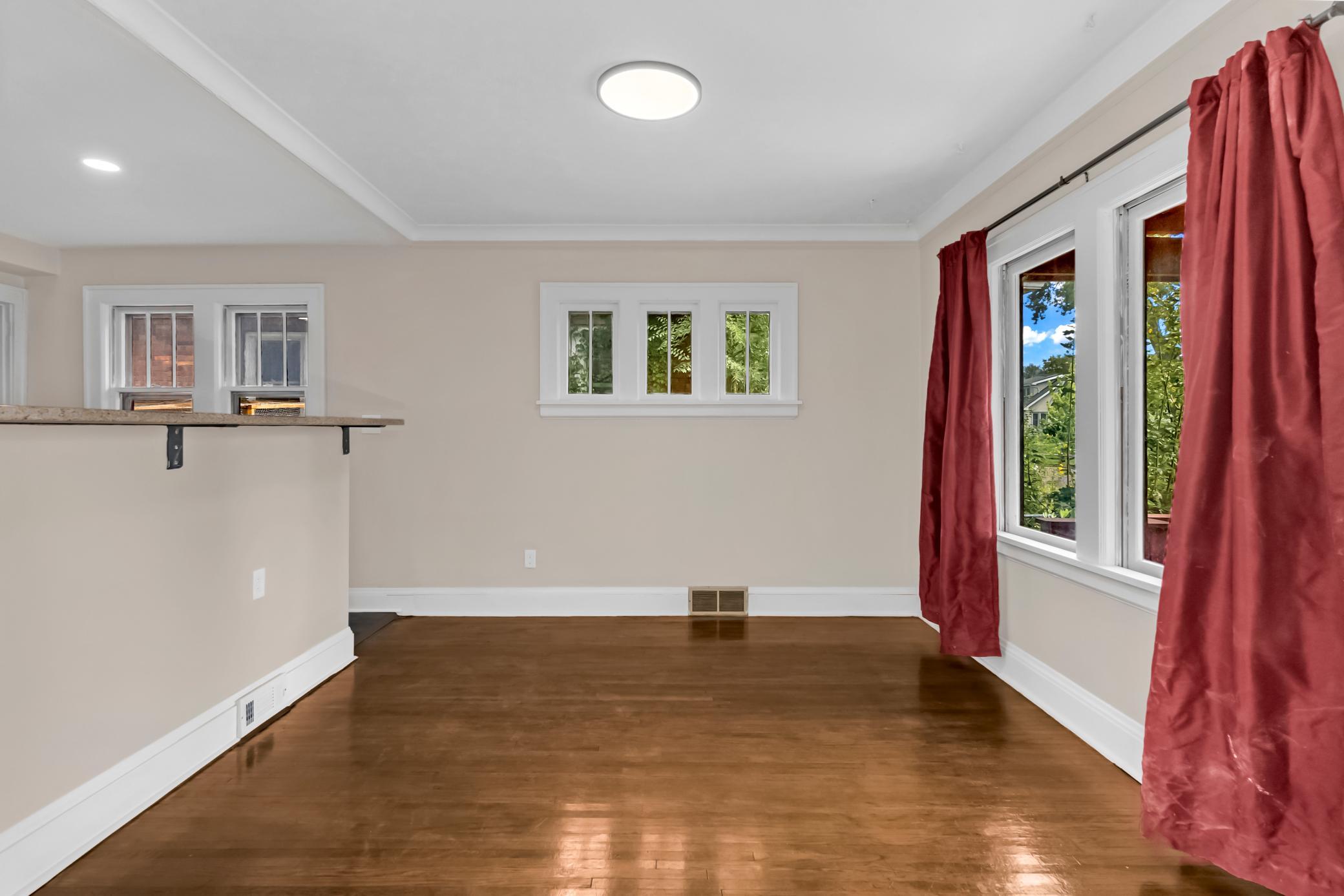 749 Geranium Avenue E Property Photo 12