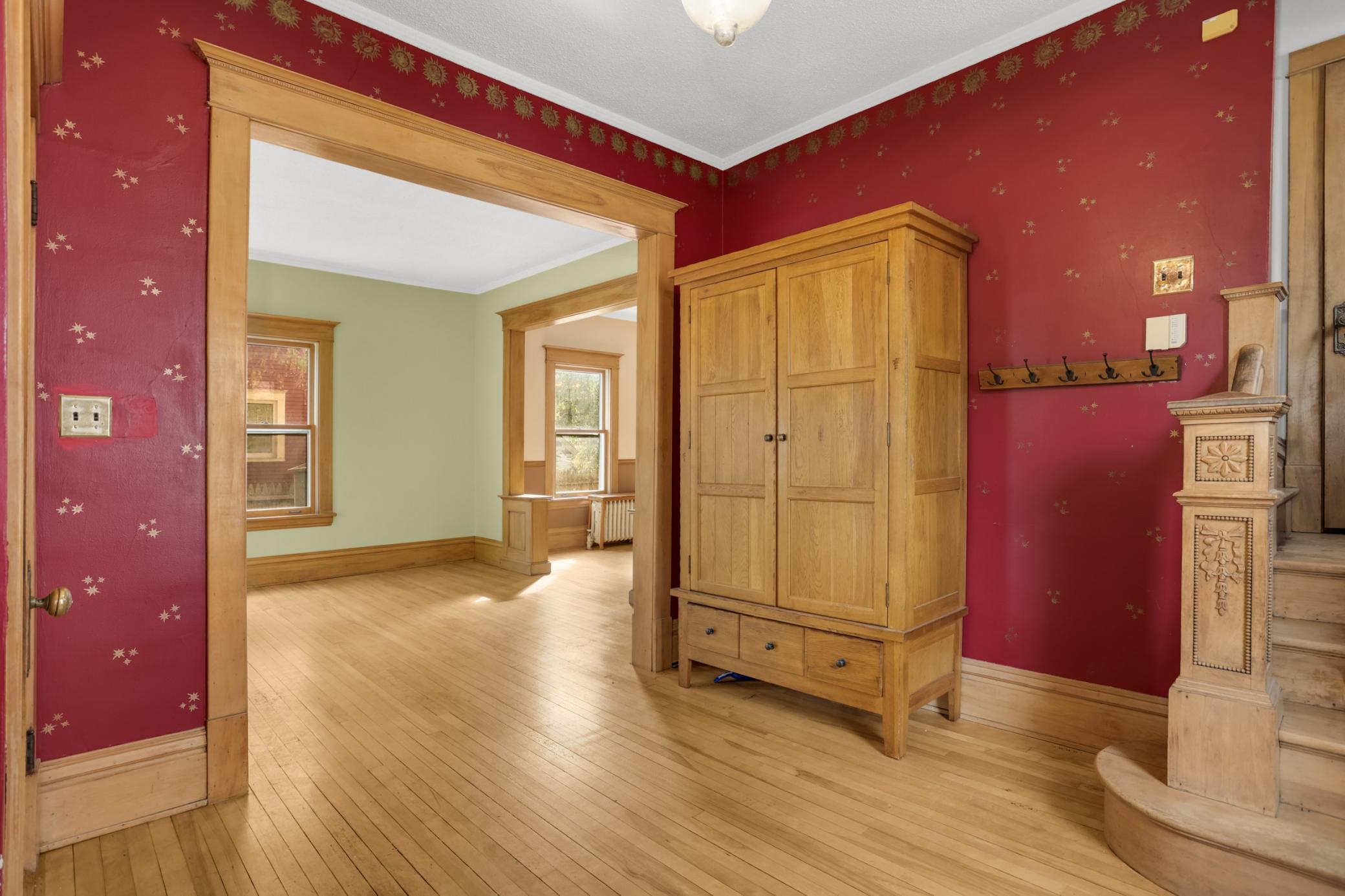 207 W 34th Street Property Photo 5