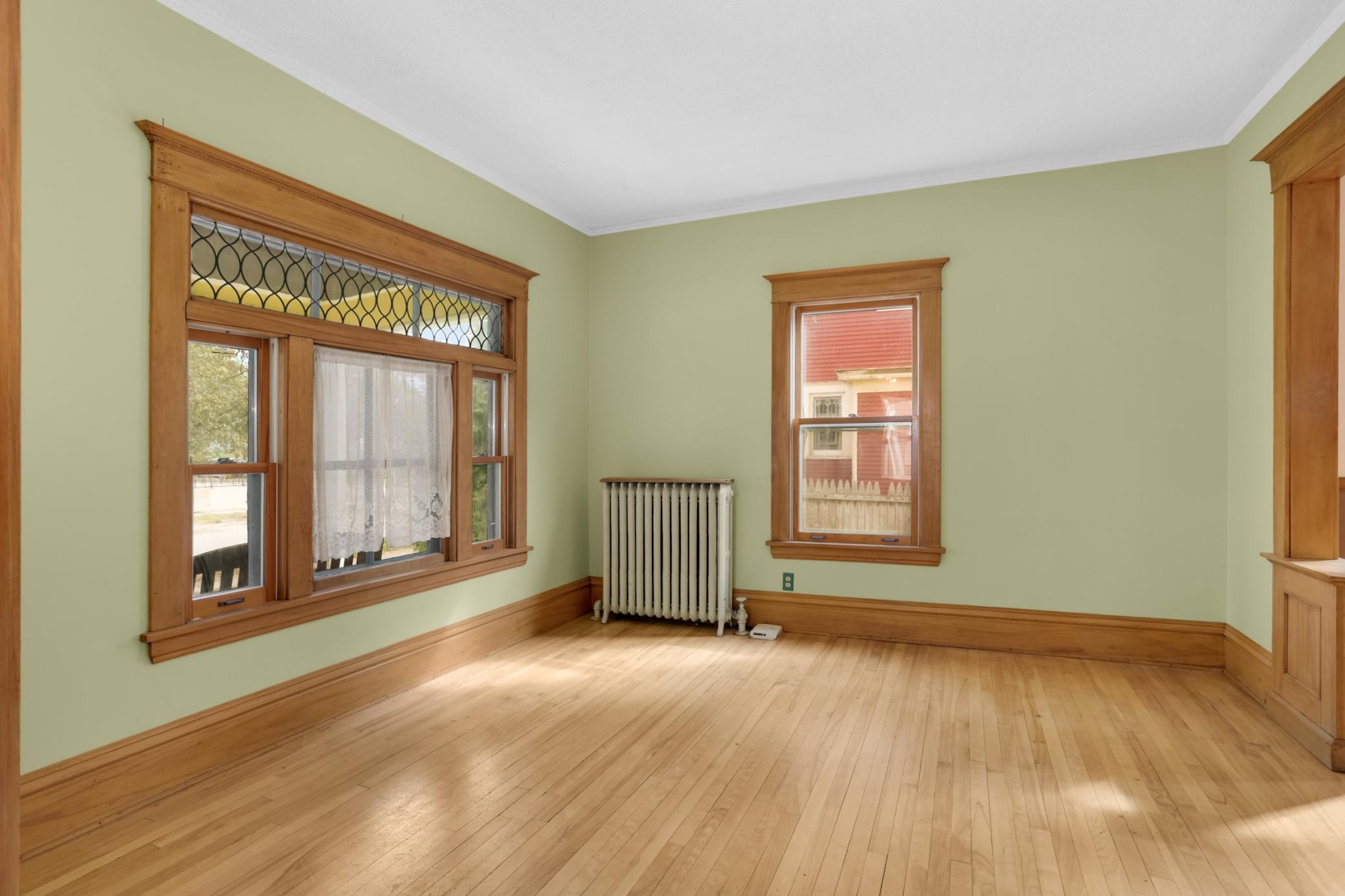 207 W 34th Street Property Photo 9
